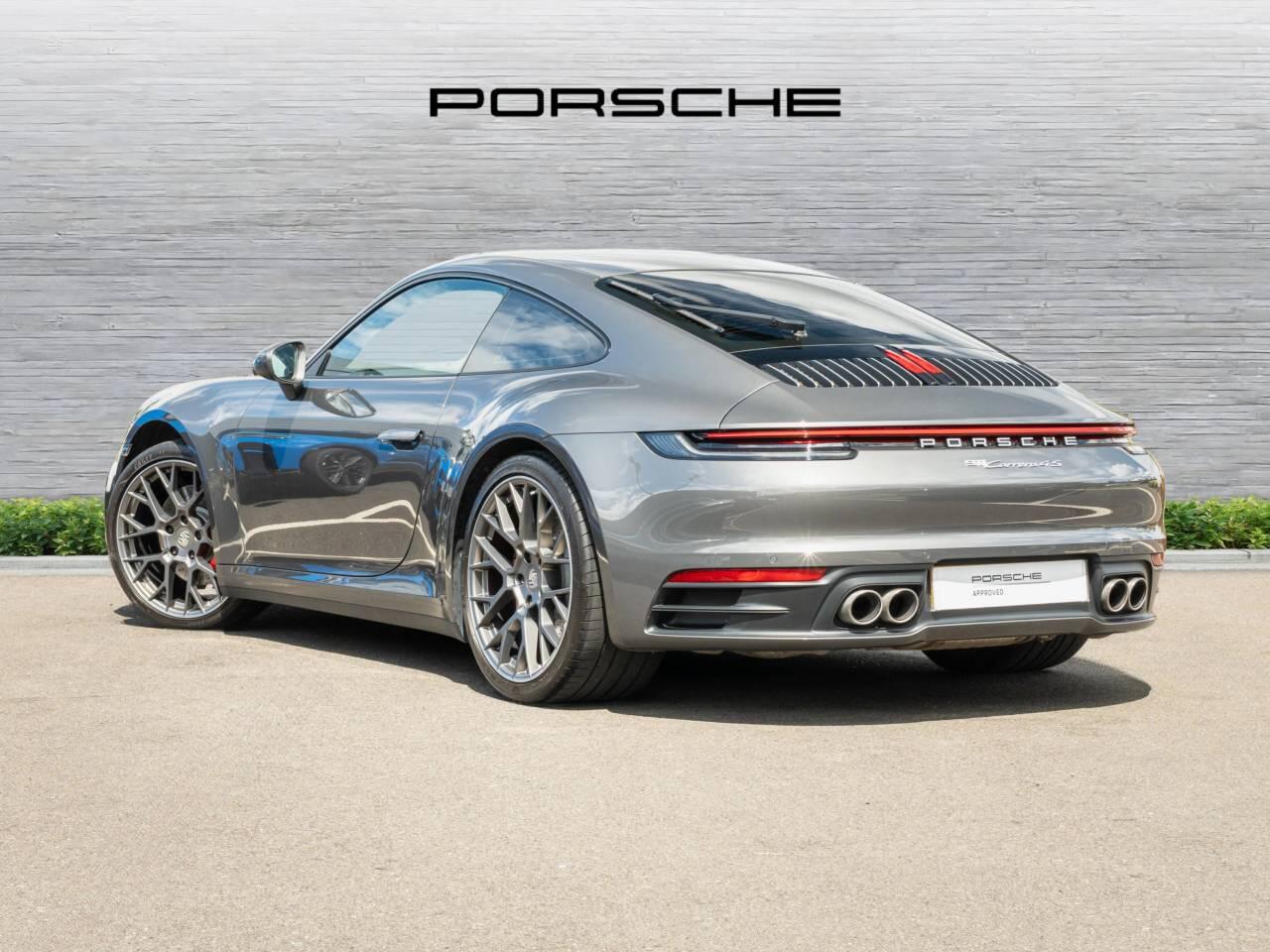 Porsche 911 view 3