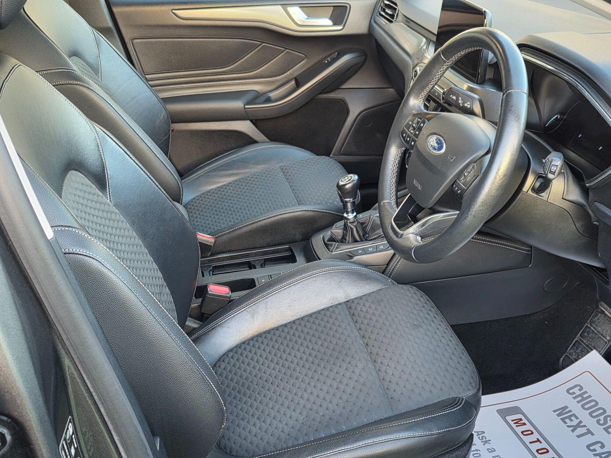 Ford Focus view 14