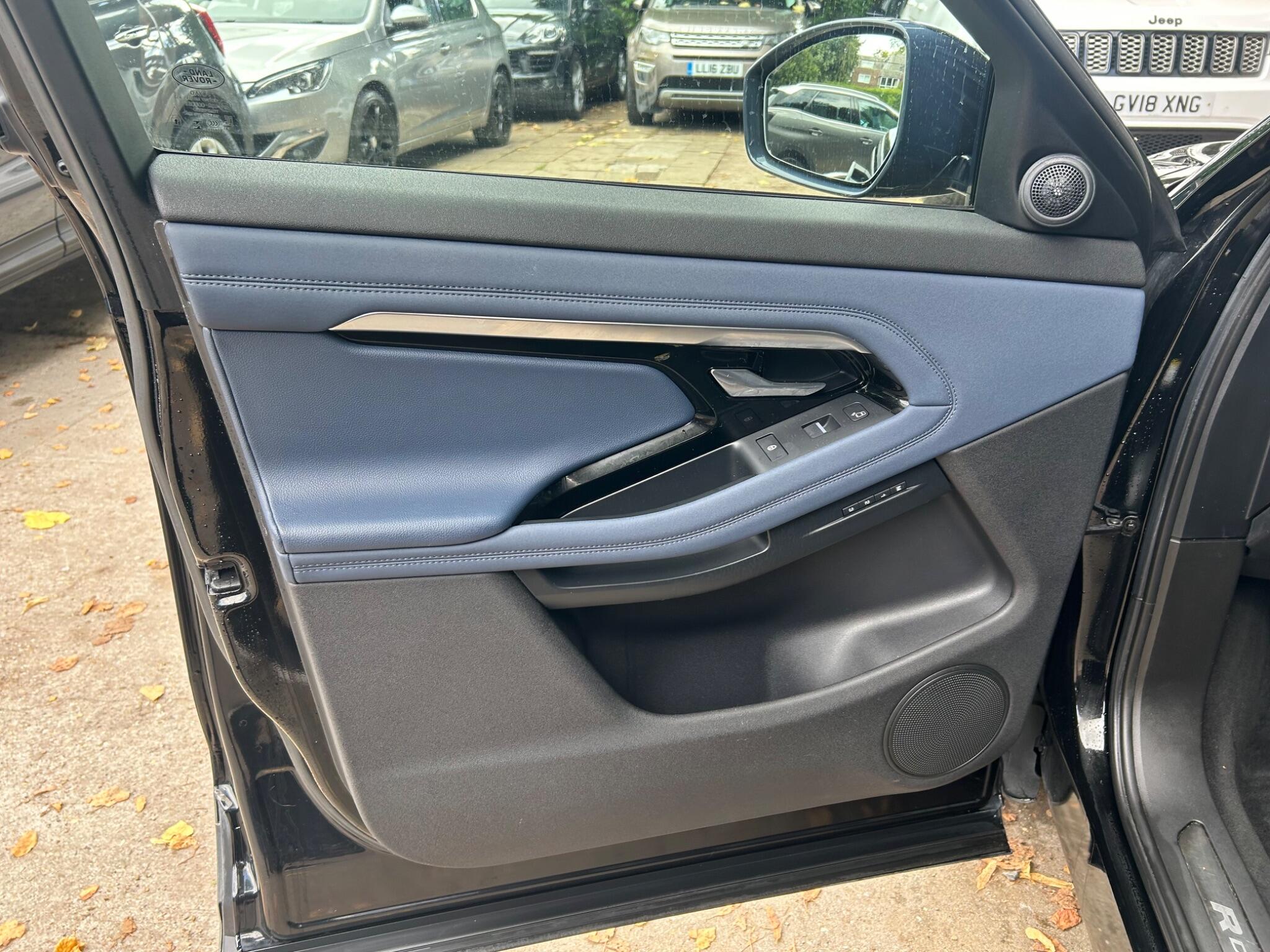 Land Rover Range Rover Evoque view 32