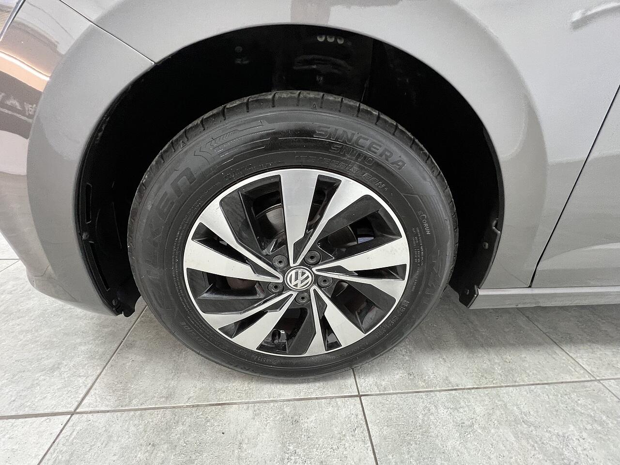 Volkswagen Polo view 19