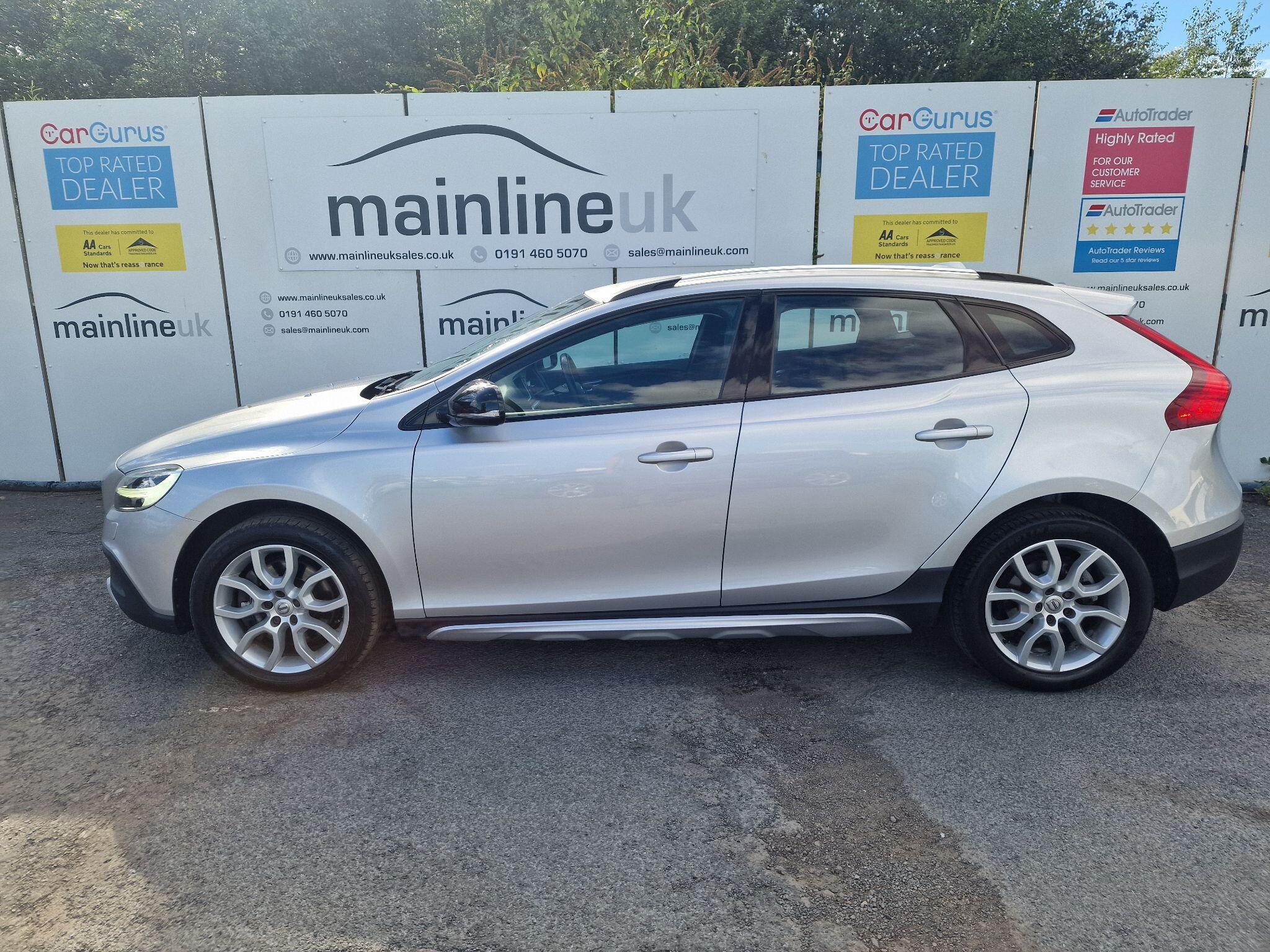 Volvo V40 Cross Country view 13