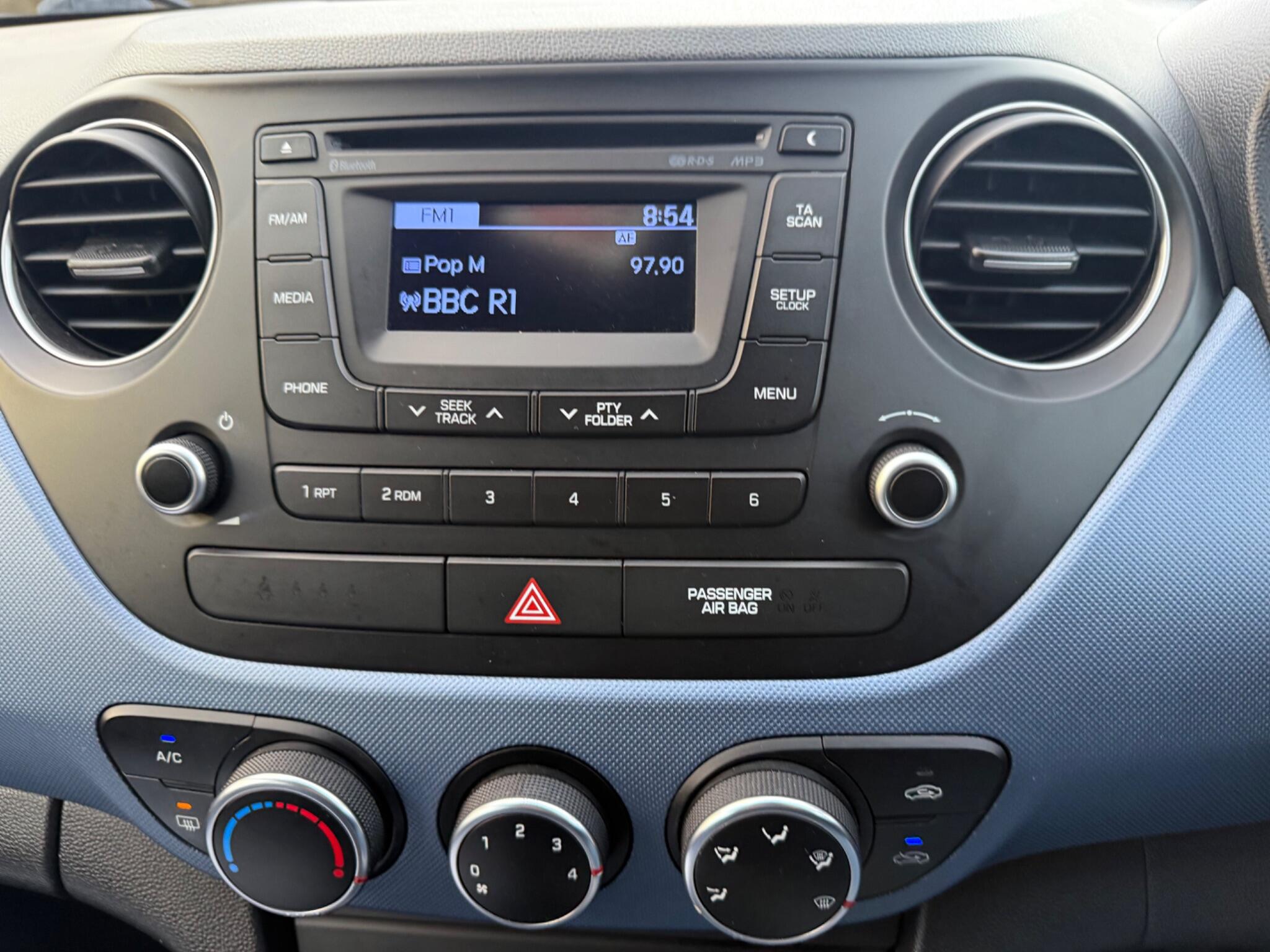 2016 Hyundai i10 1.0 Premium Euro 5 5dr • 99,000 miles image 17