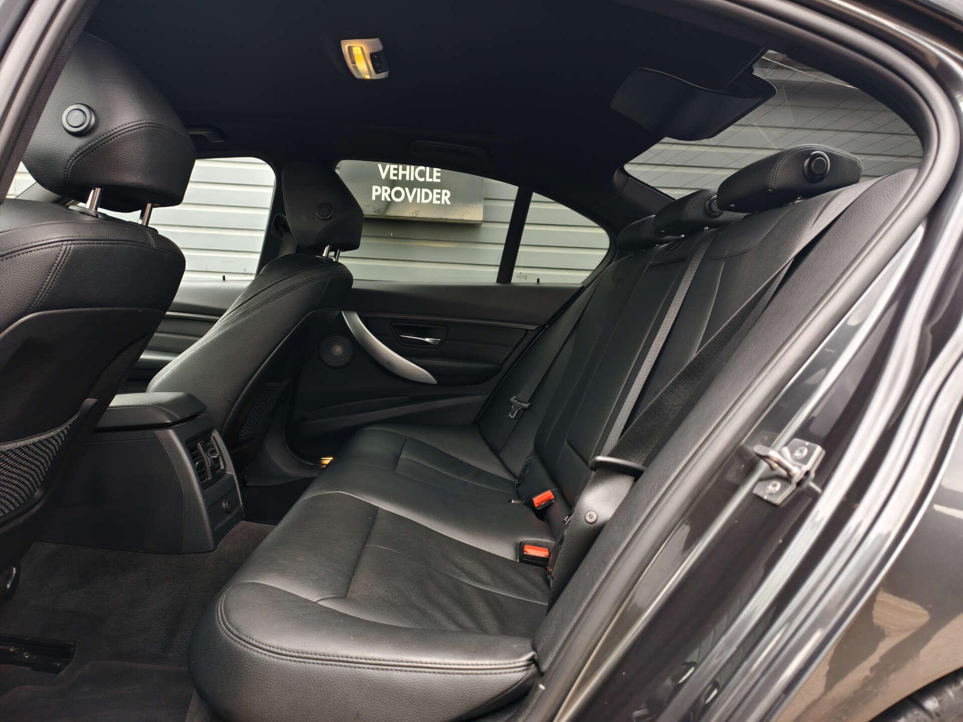 BMW 3 Series view 27