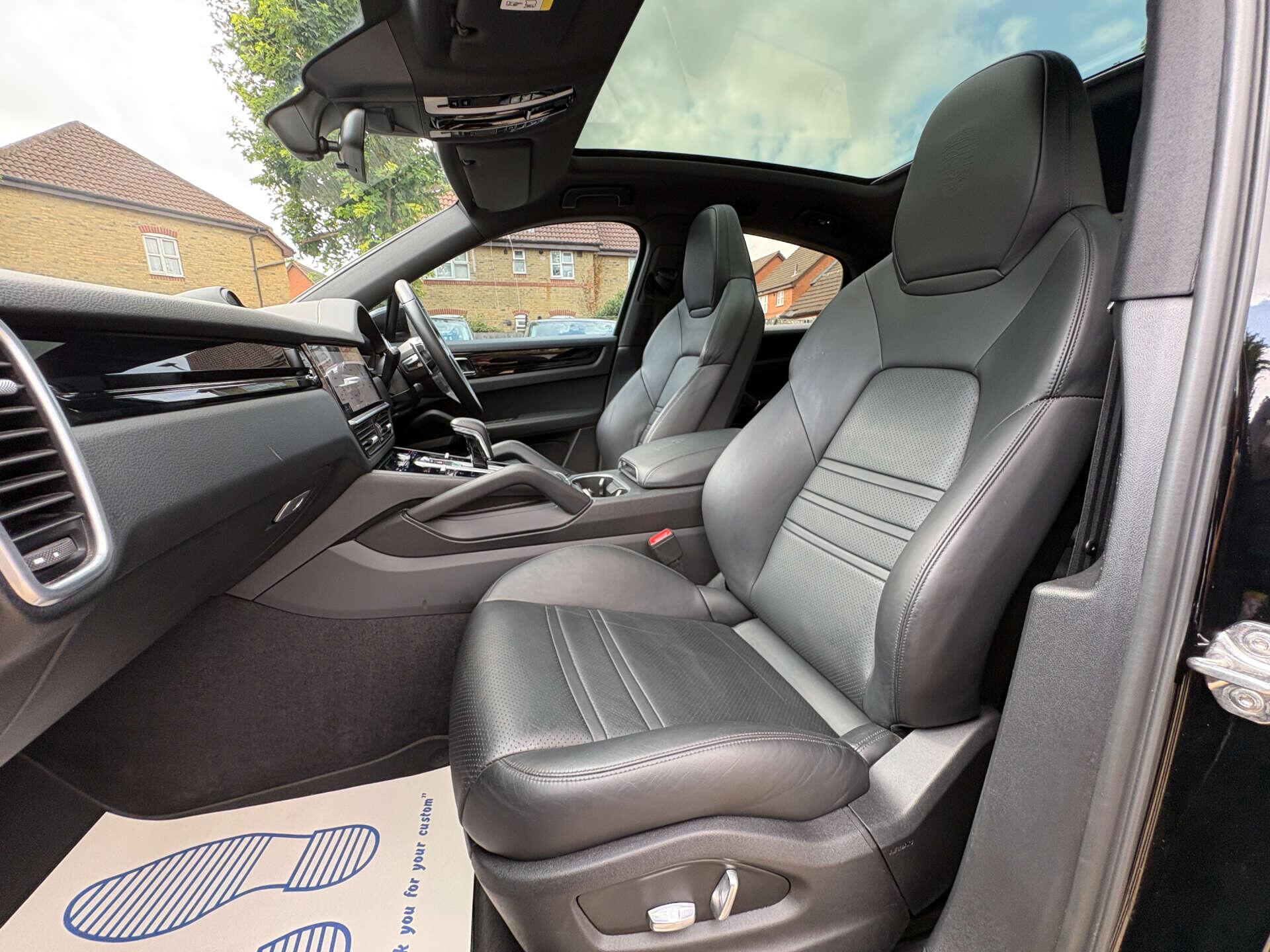 Porsche Cayenne view 32