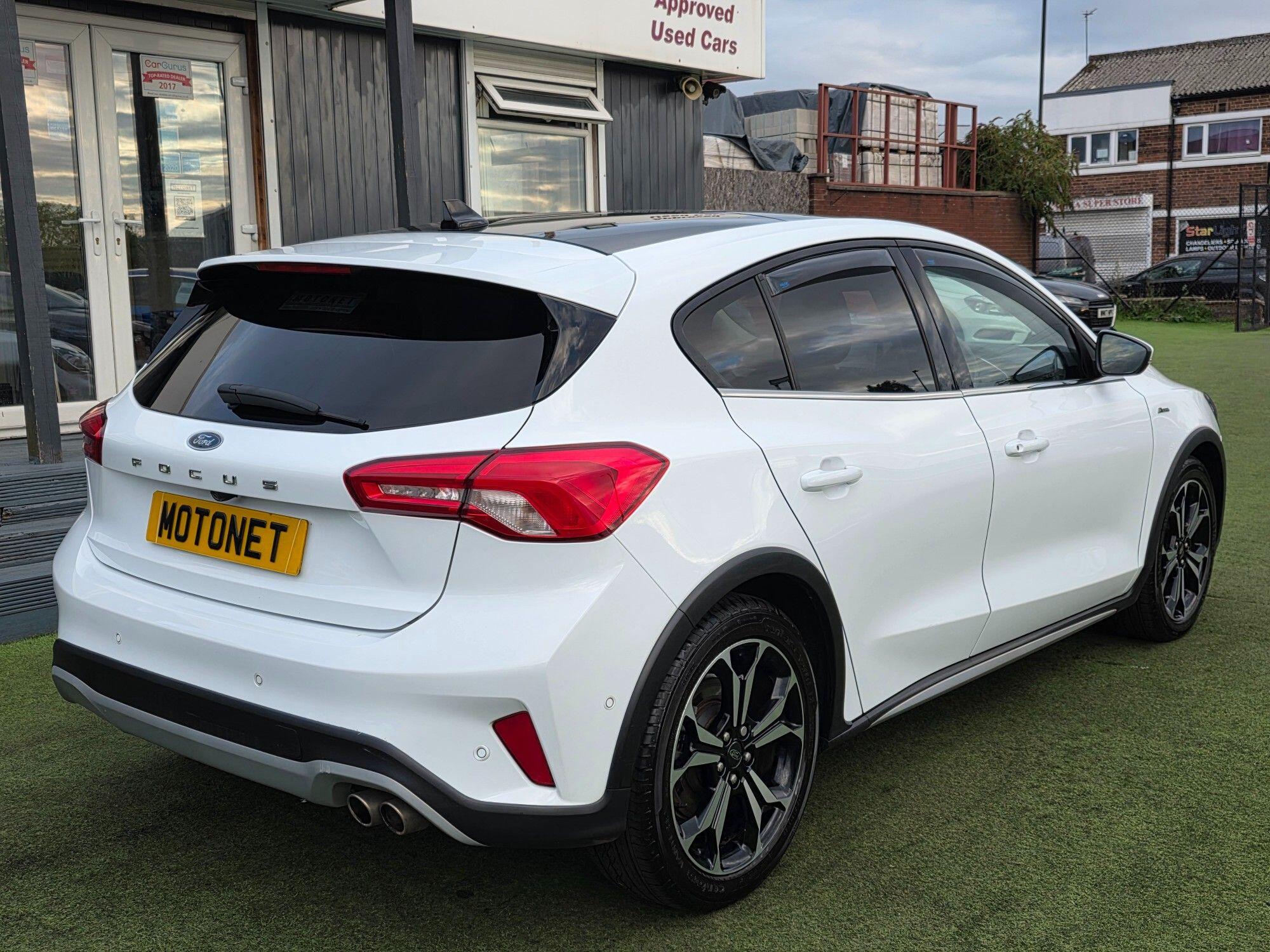 Ford Focus view 8