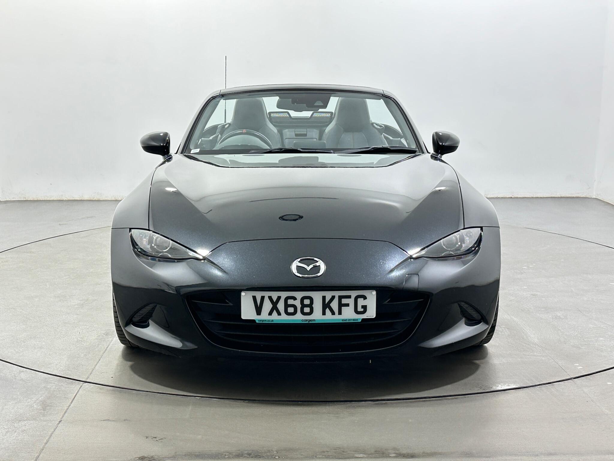 Mazda MX-5 view 3