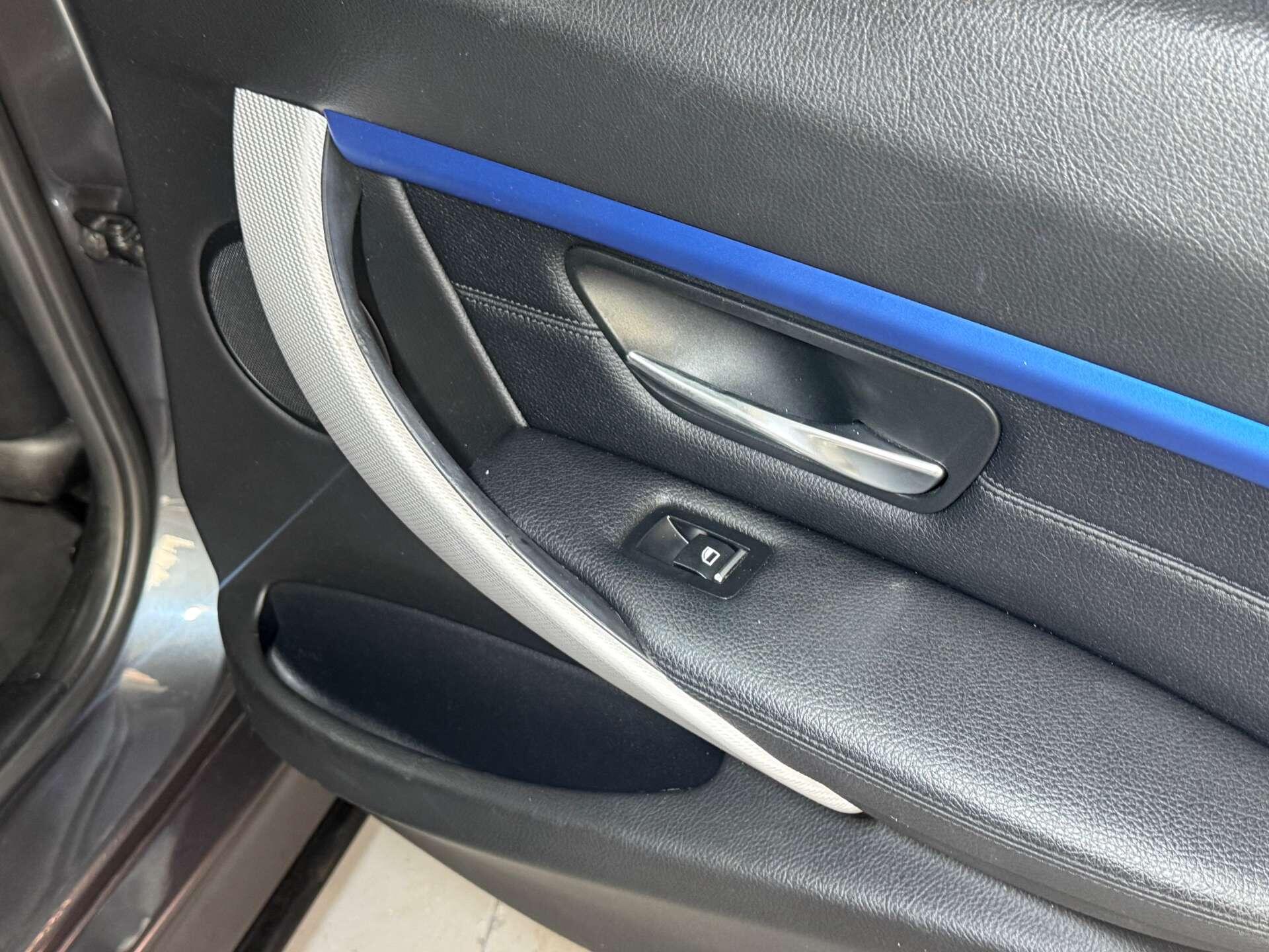 BMW 3 Series view 22