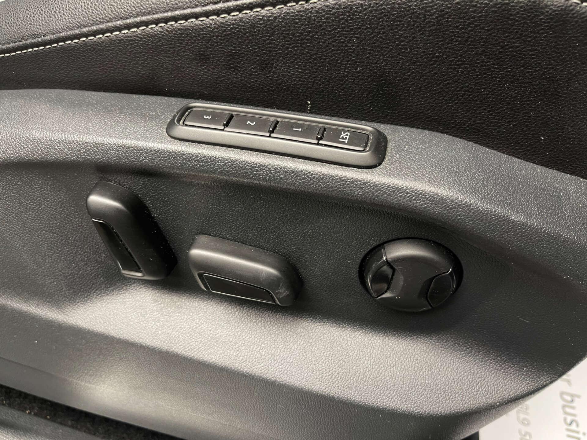 Volkswagen Tiguan view 12