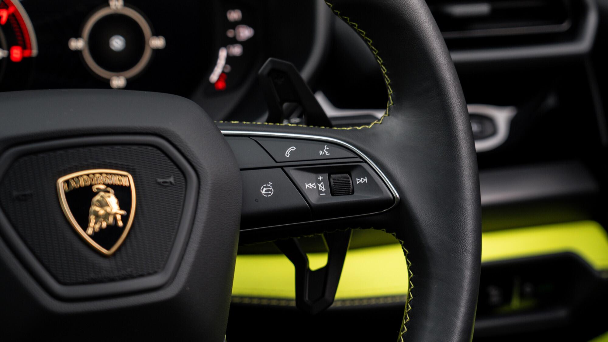 Lamborghini Urus view 25