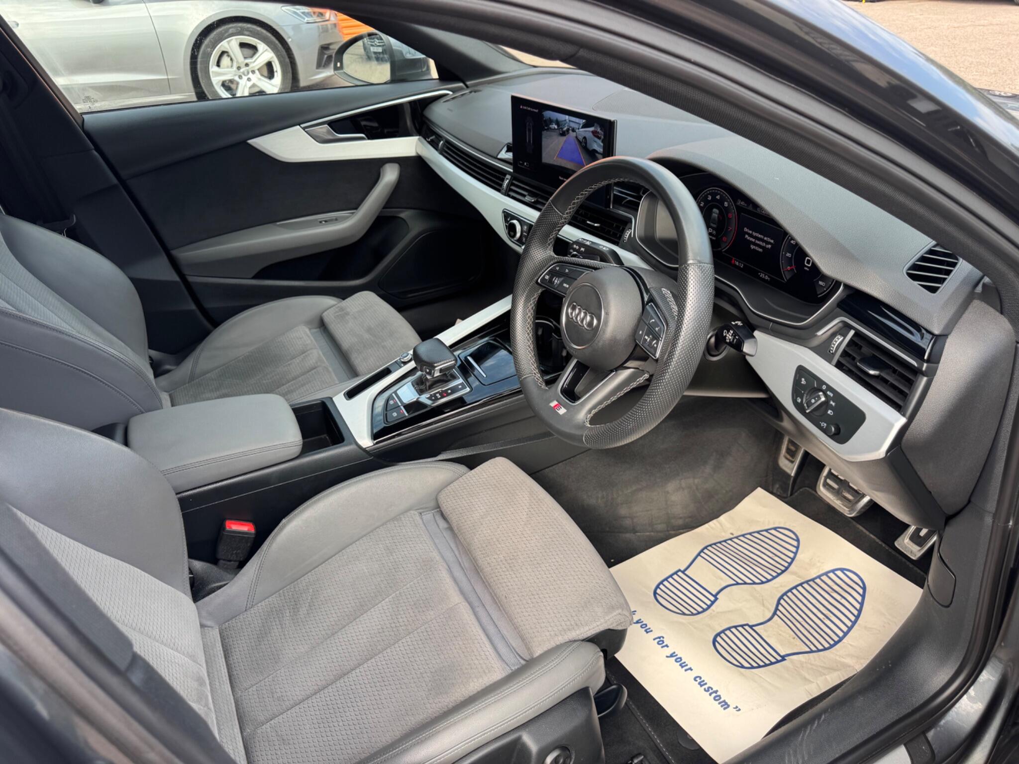Audi A4 view 9