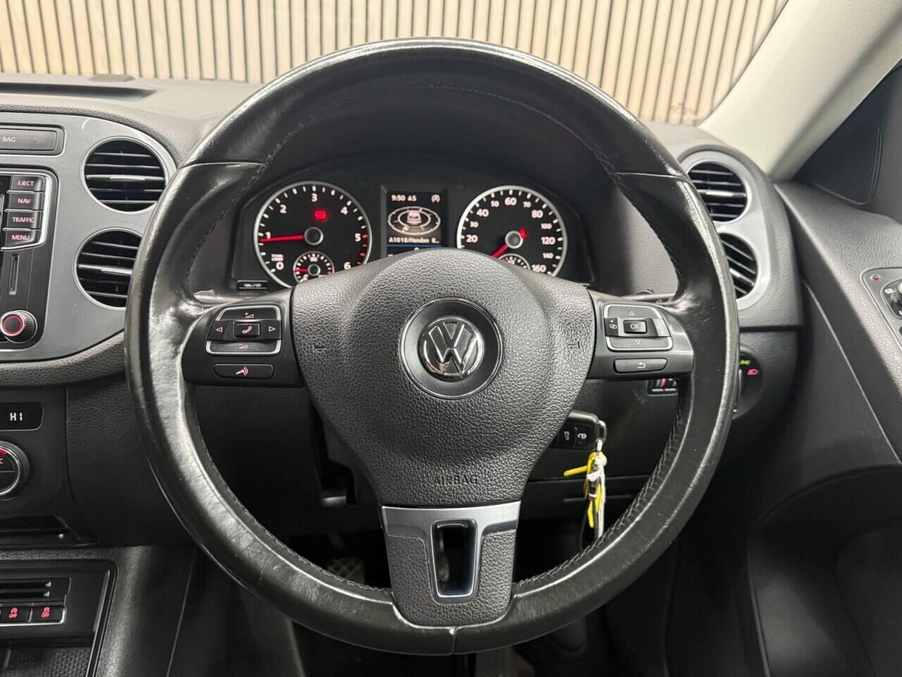 Volkswagen Tiguan view 9