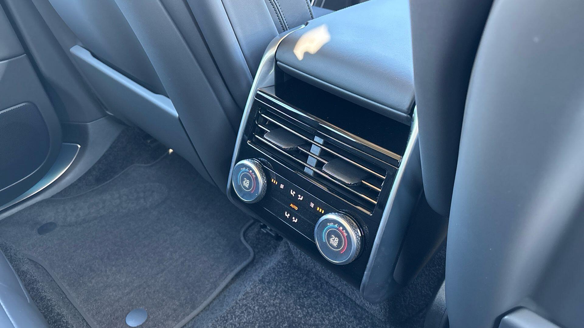 Land Rover Range Rover view 15