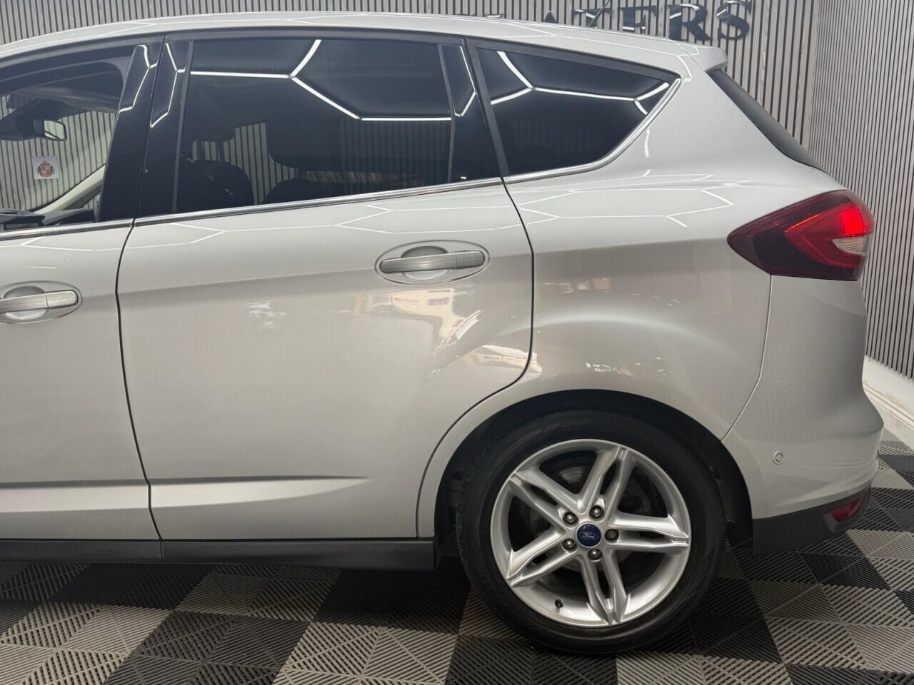 Ford C-Max view 33