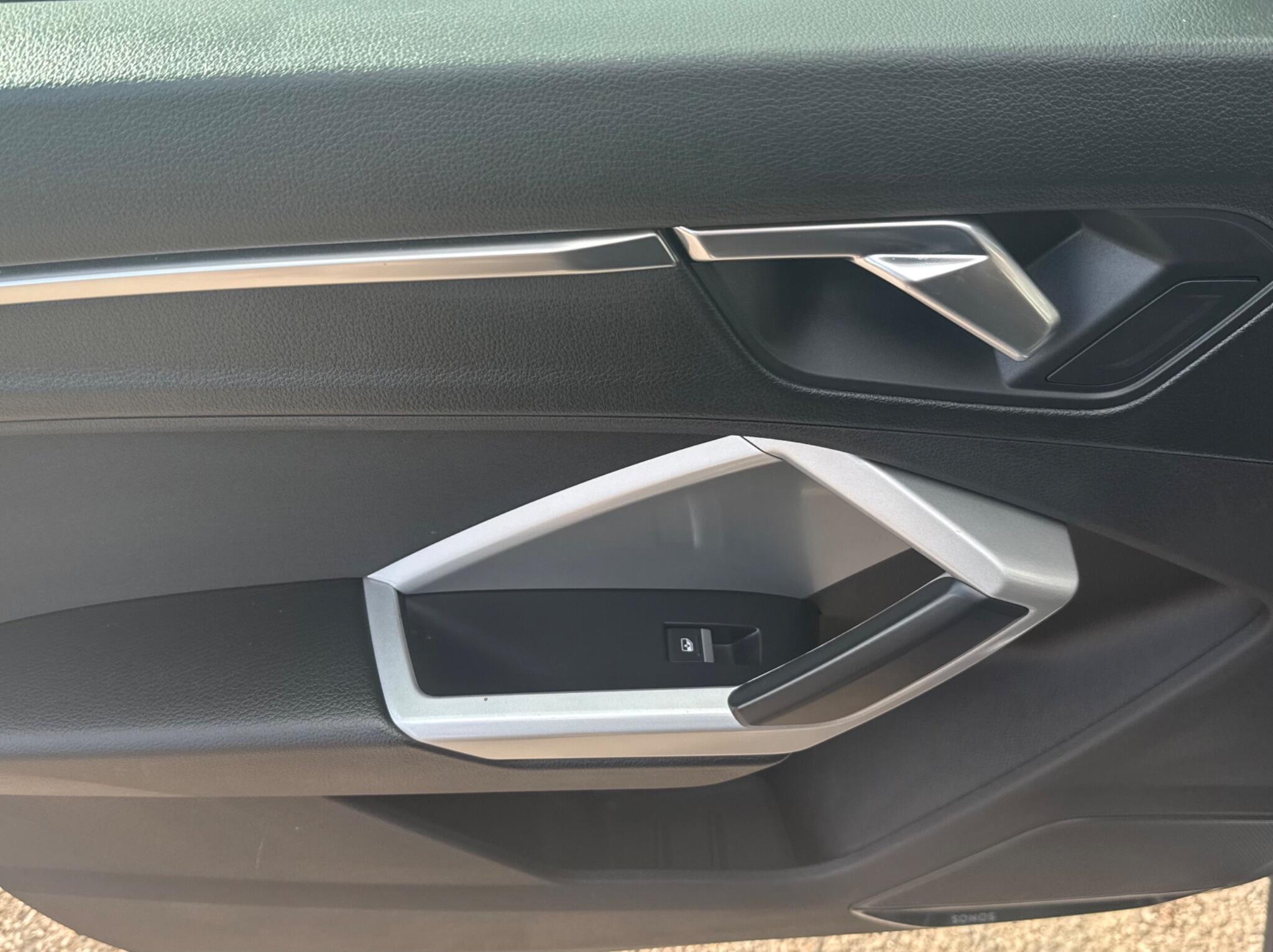 Audi Q3 view 27