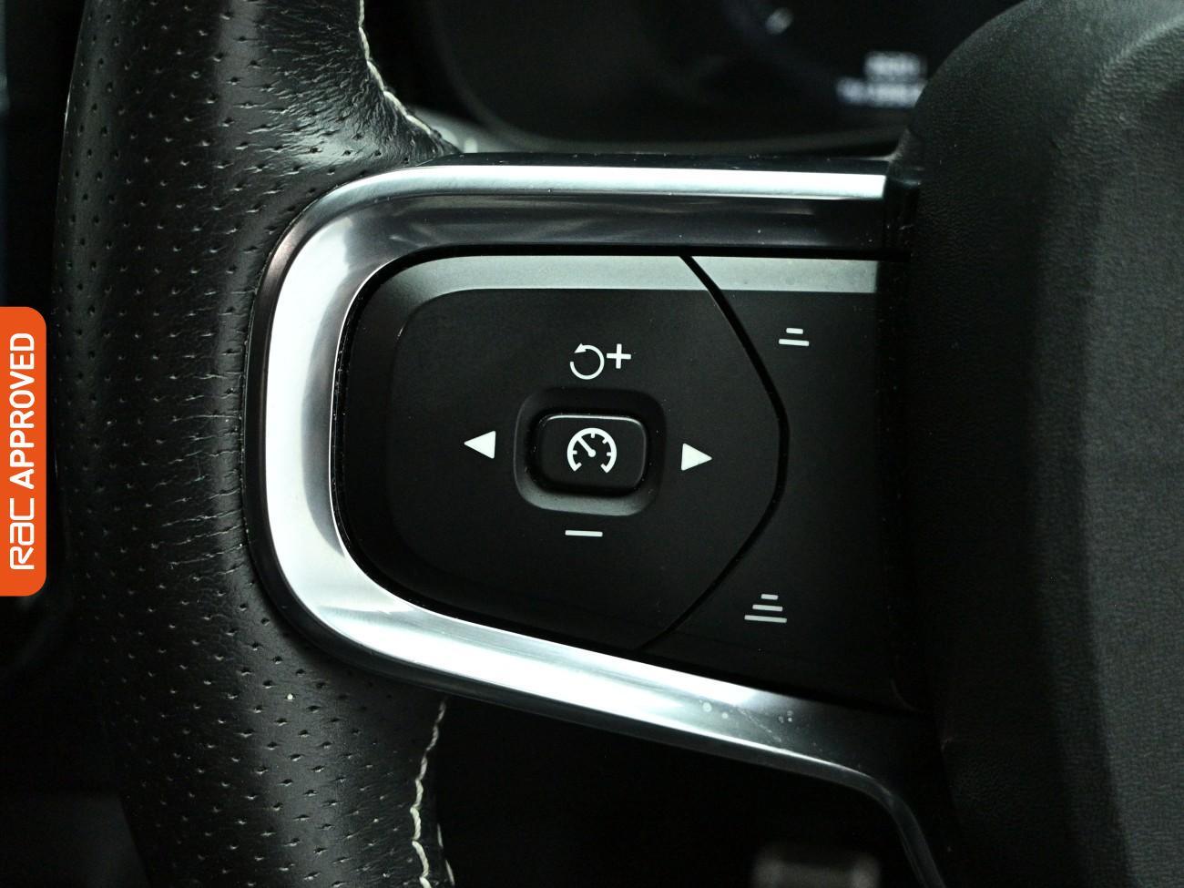 Volvo XC40 view 23