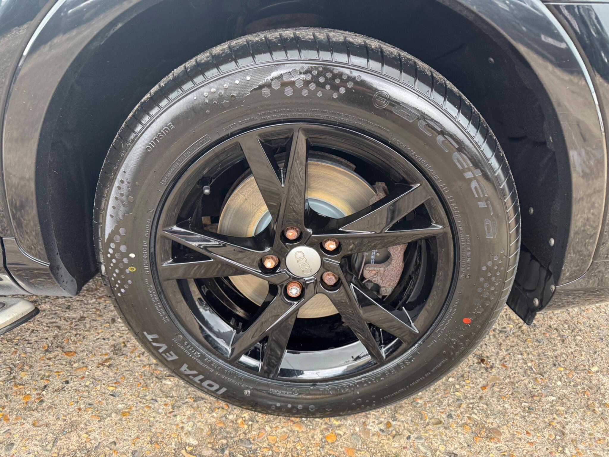 Audi Q3 view 48