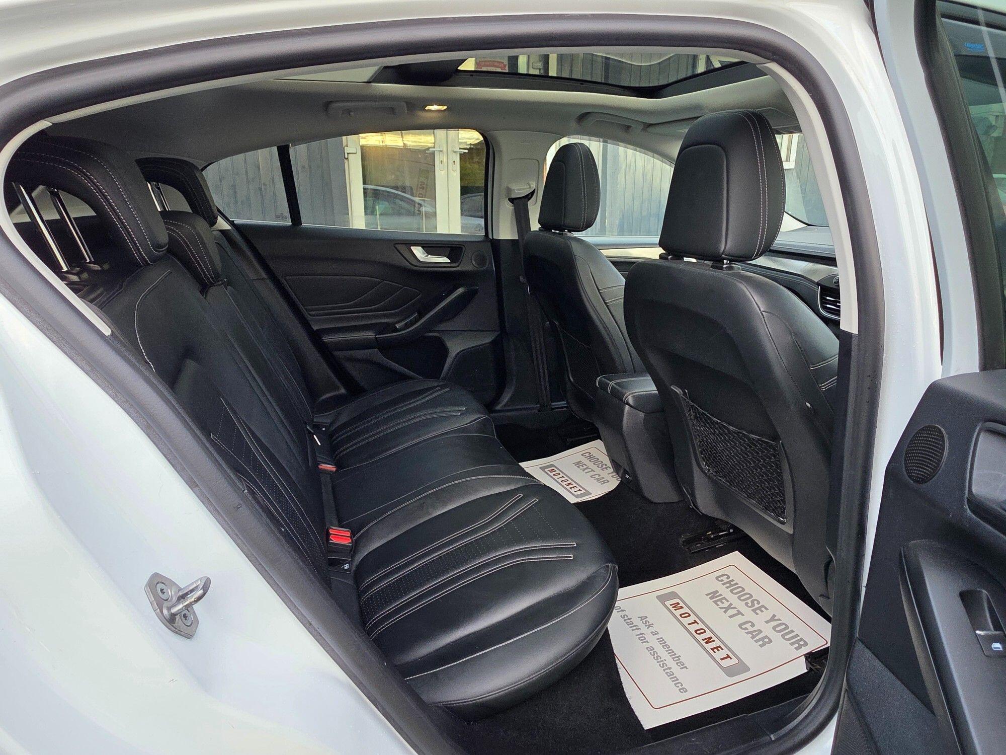 Ford Focus view 15
