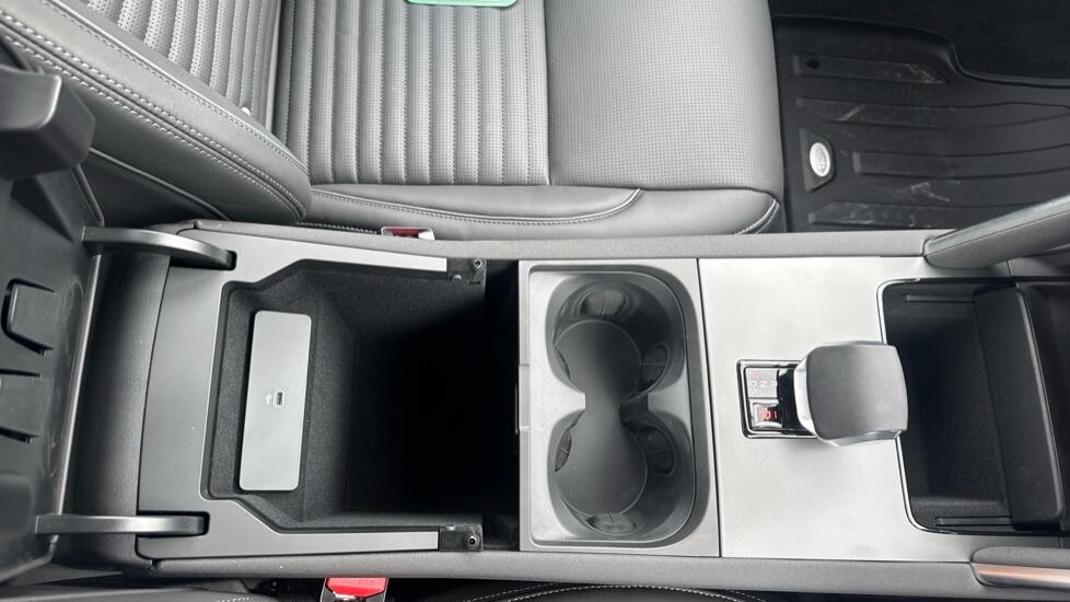 Land Rover Discovery Sport view 23