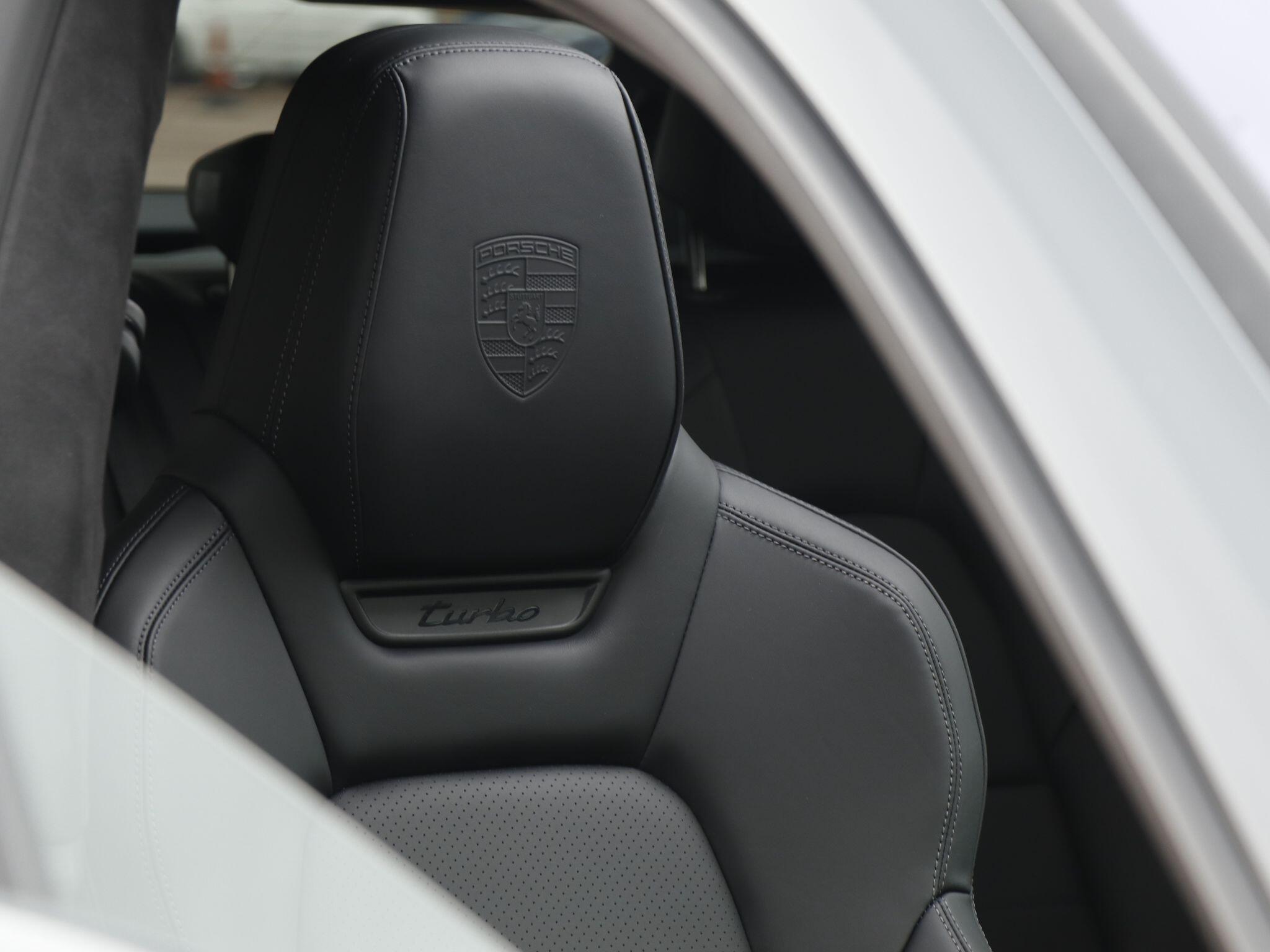 Porsche Macan view 23
