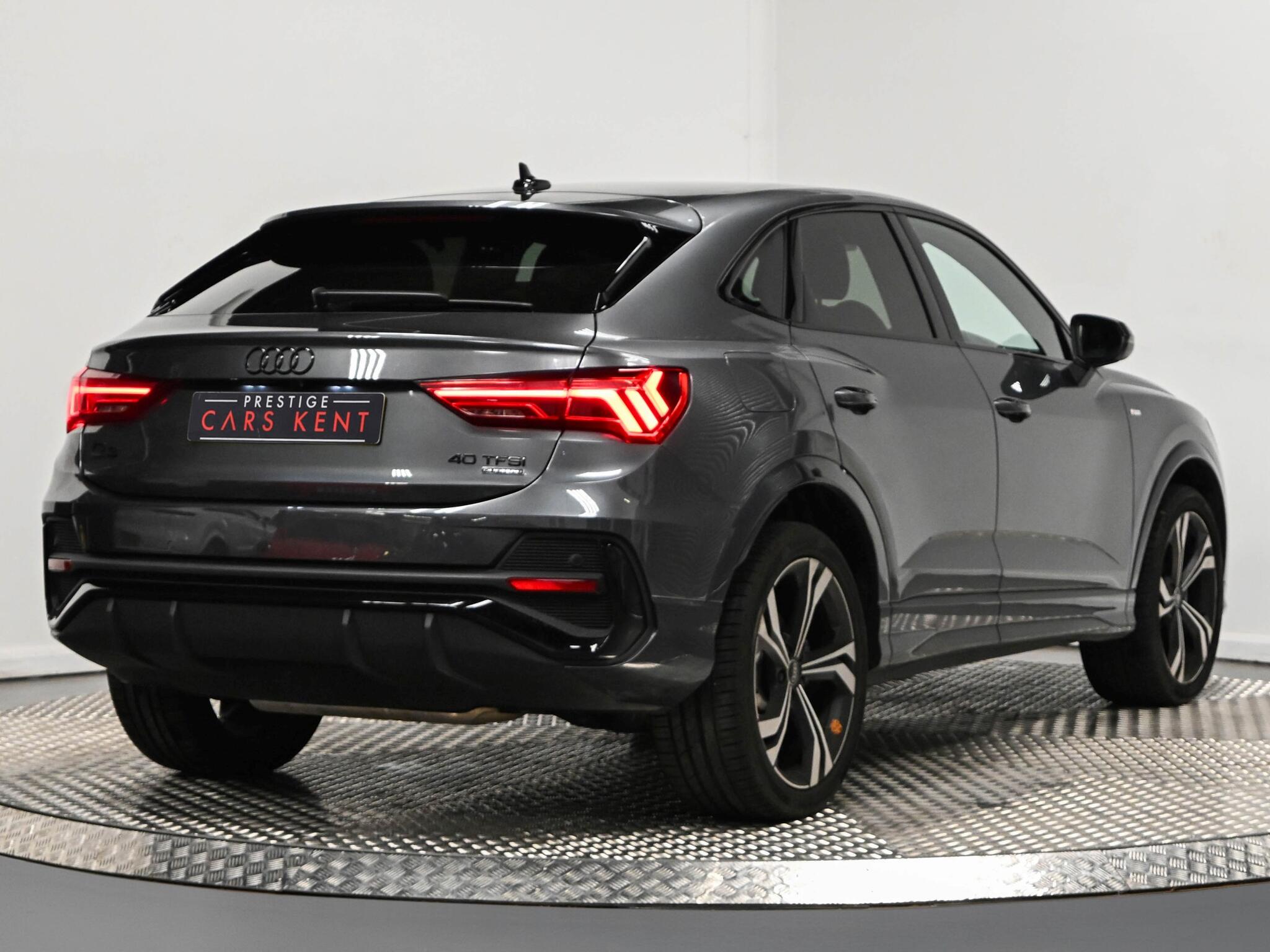 Audi Q3 view 40