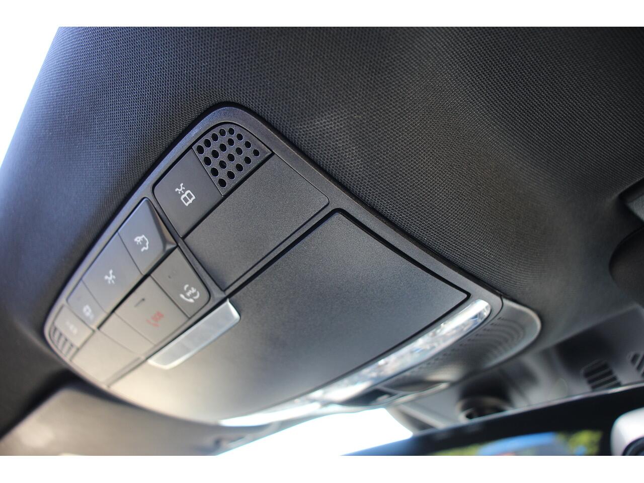 Mercedes-Benz E Class view 34