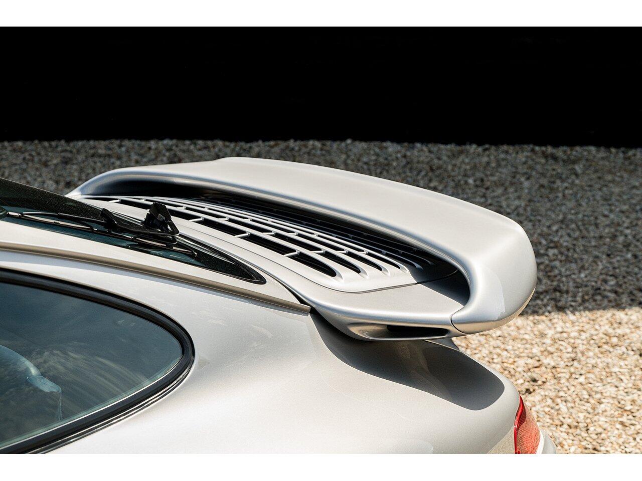Porsche 911 view 17