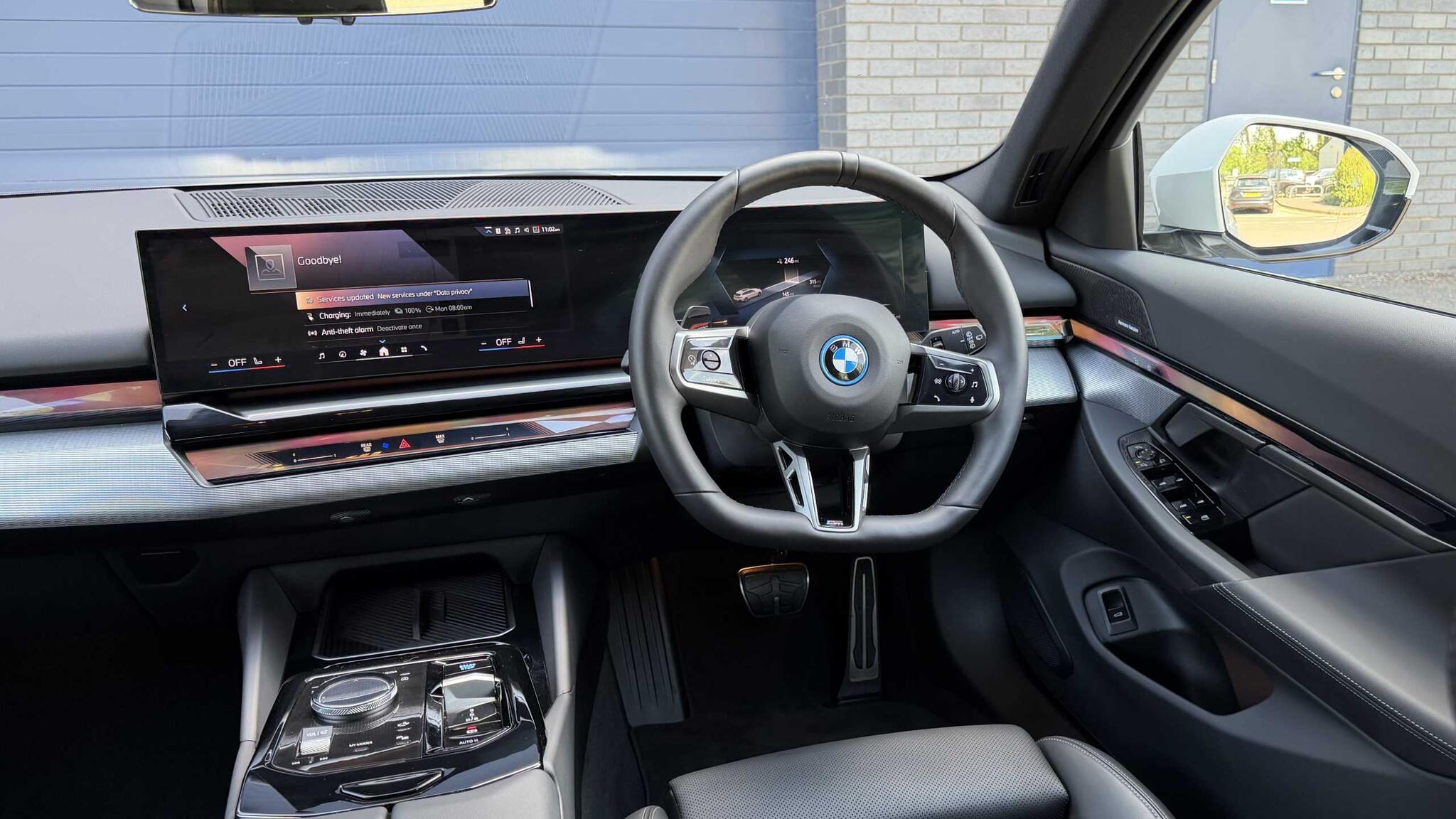 BMW i5 view 5