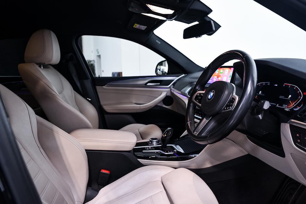 BMW X4 view 12