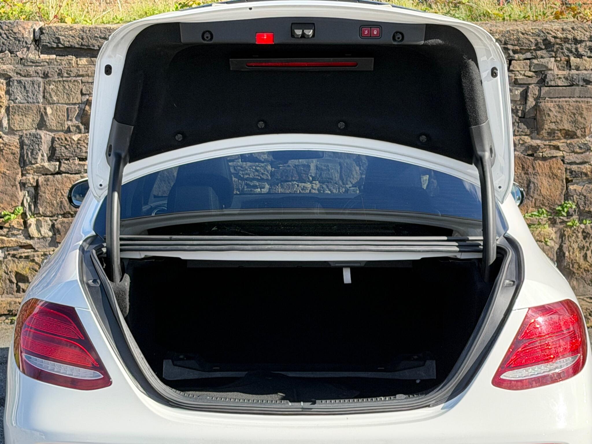 Mercedes-Benz E-Class view 23
