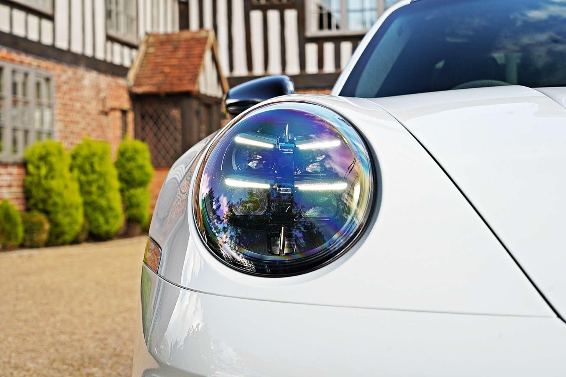 Porsche 911 view 12