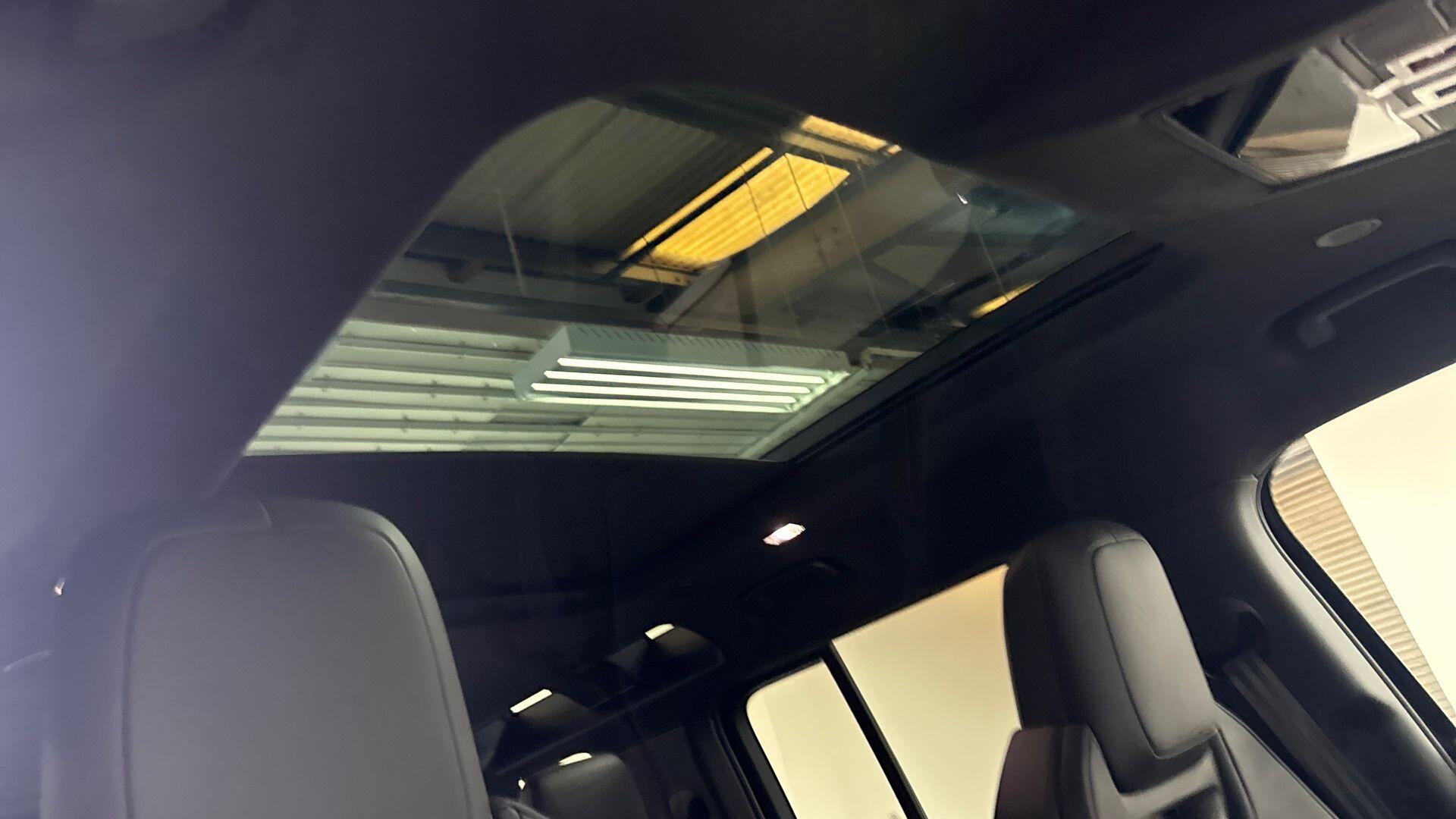 Land Rover Defender view 21