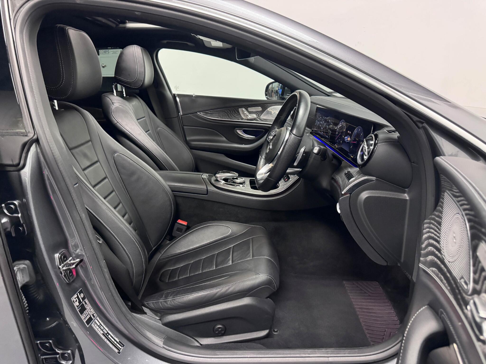 Mercedes-Benz CLS view 35