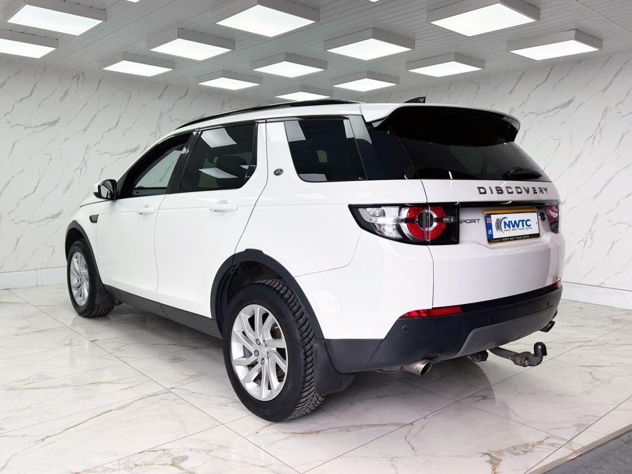 Land Rover Discovery Sport view 8