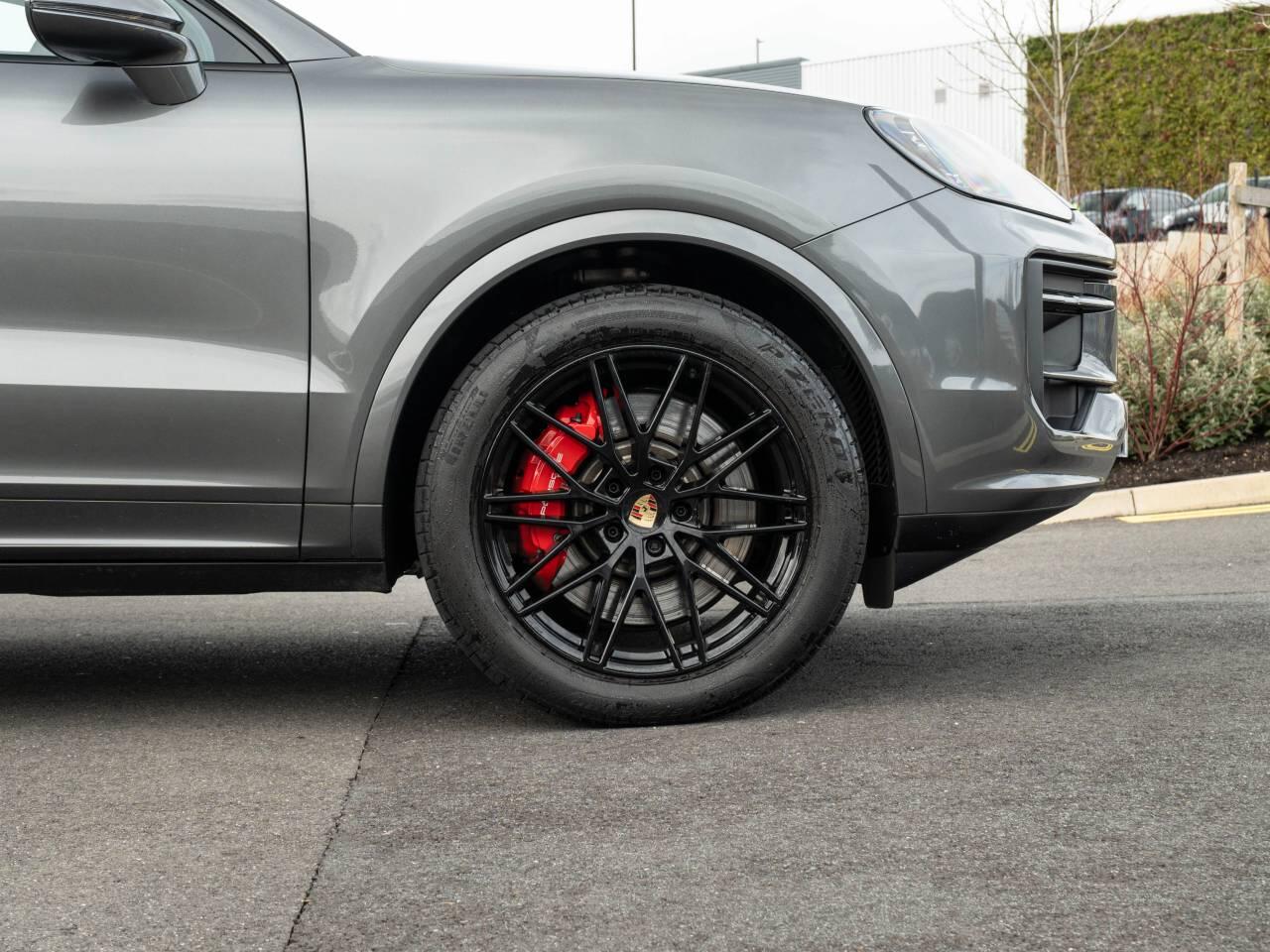 Porsche Cayenne view 11
