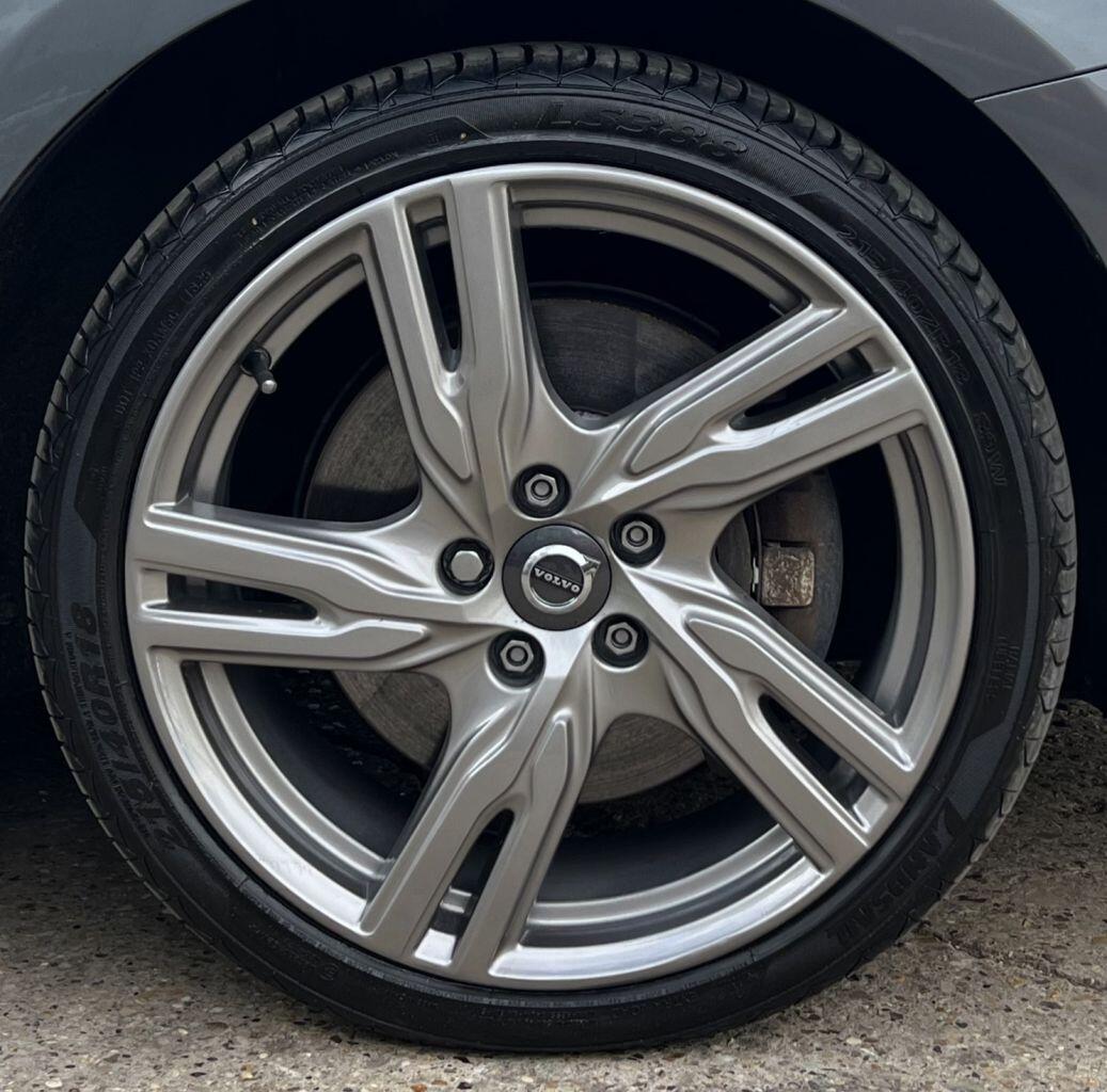 Volvo V40 view 11
