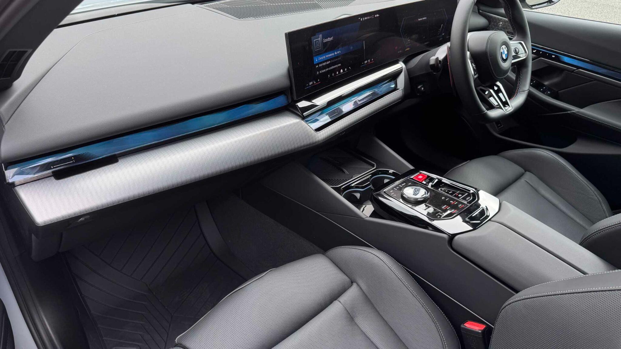 BMW M5 view 12