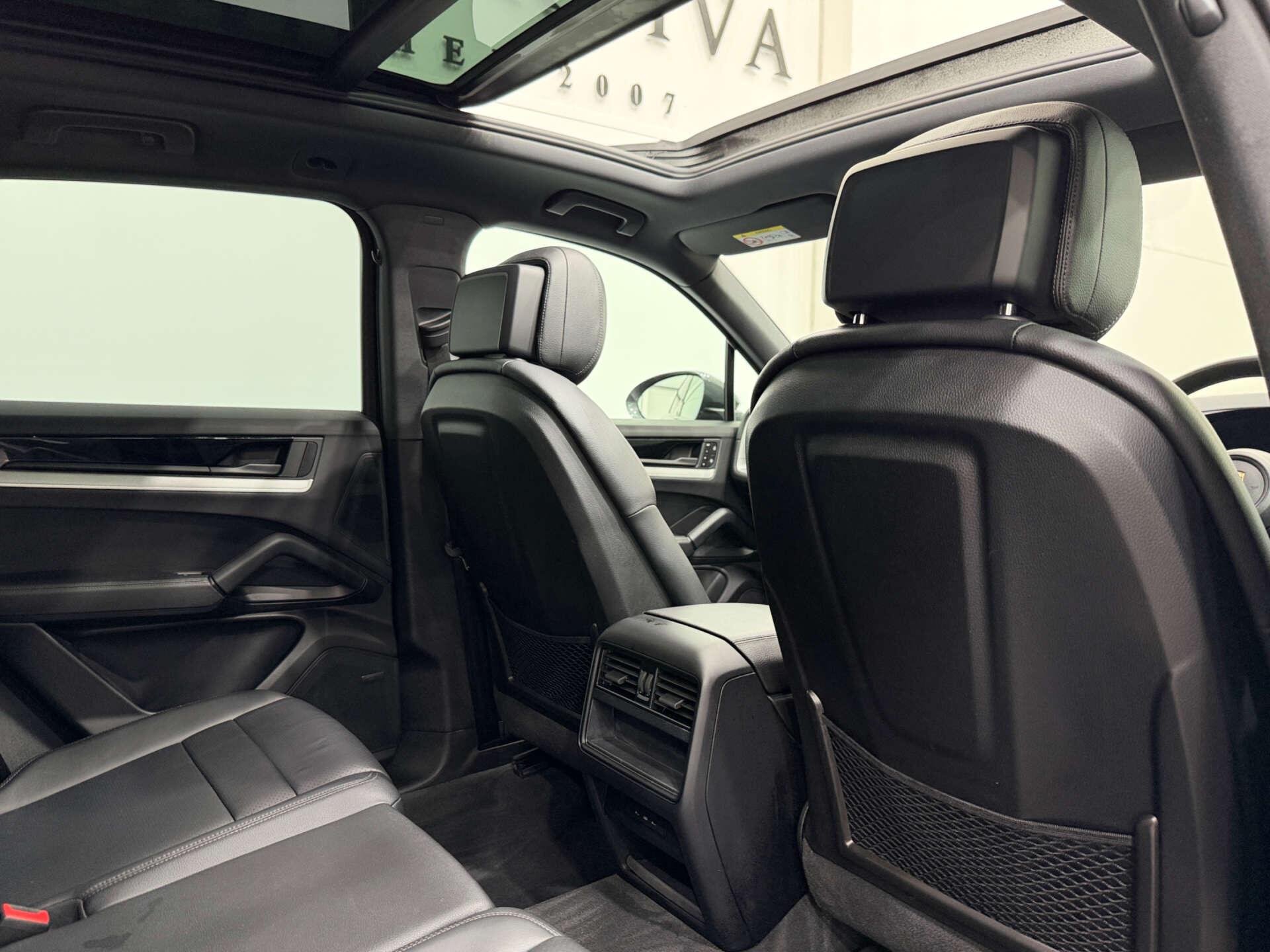 Porsche Cayenne view 14