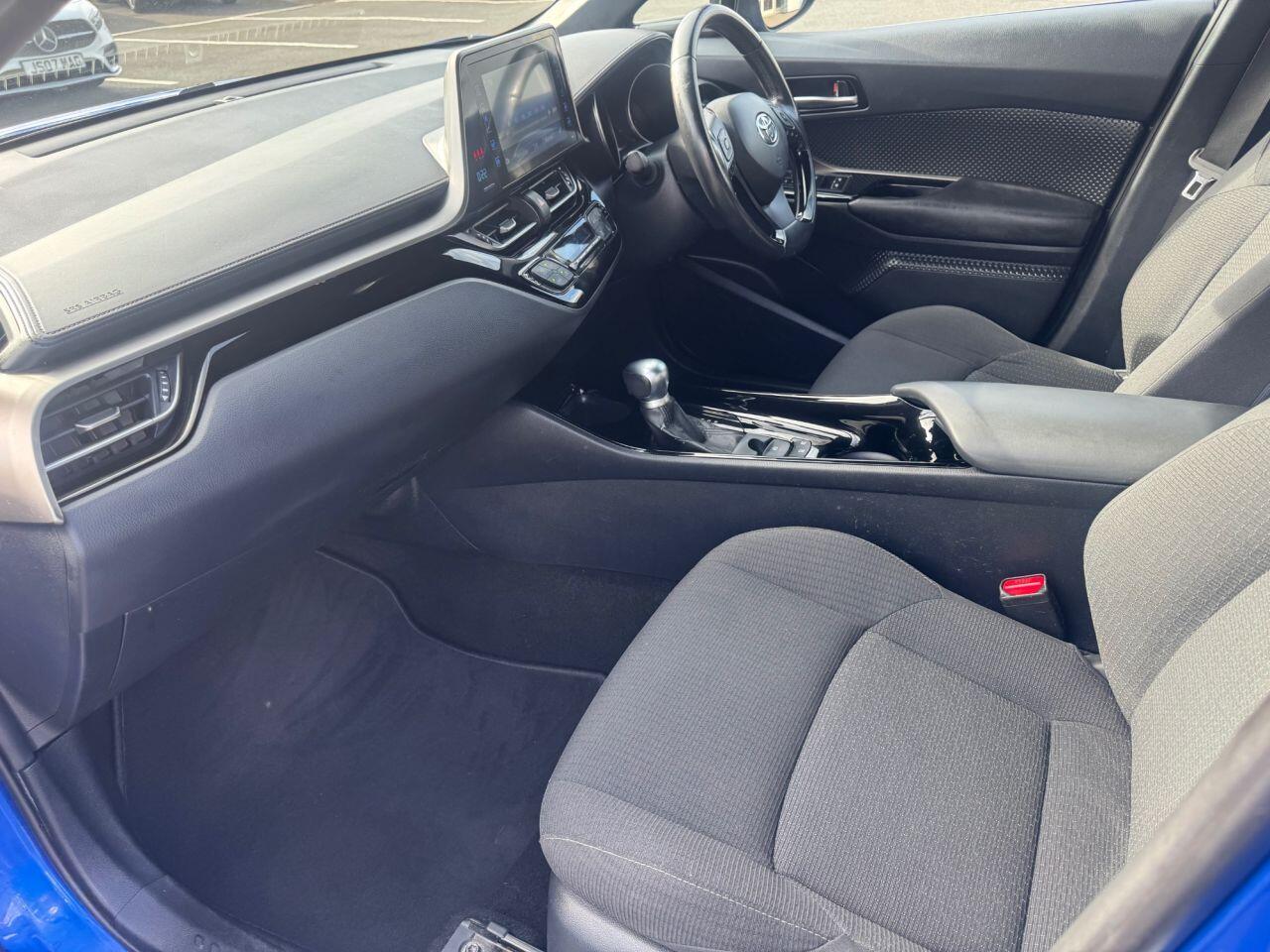 Toyota C-HR view 16
