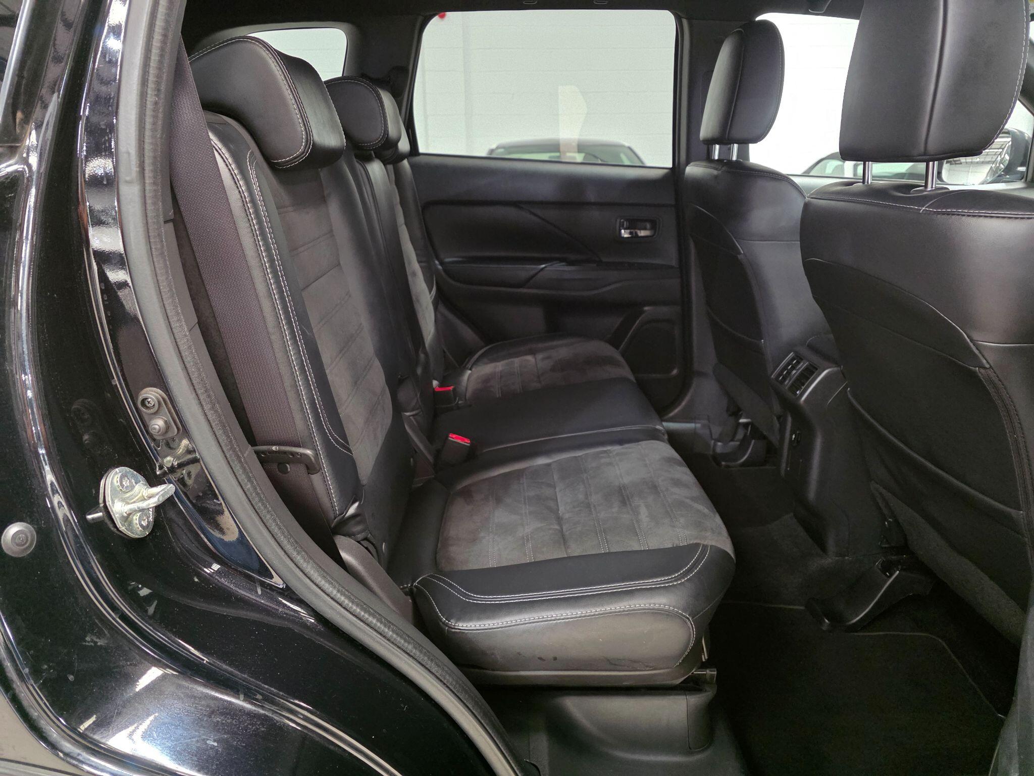 Mitsubishi Outlander view 22