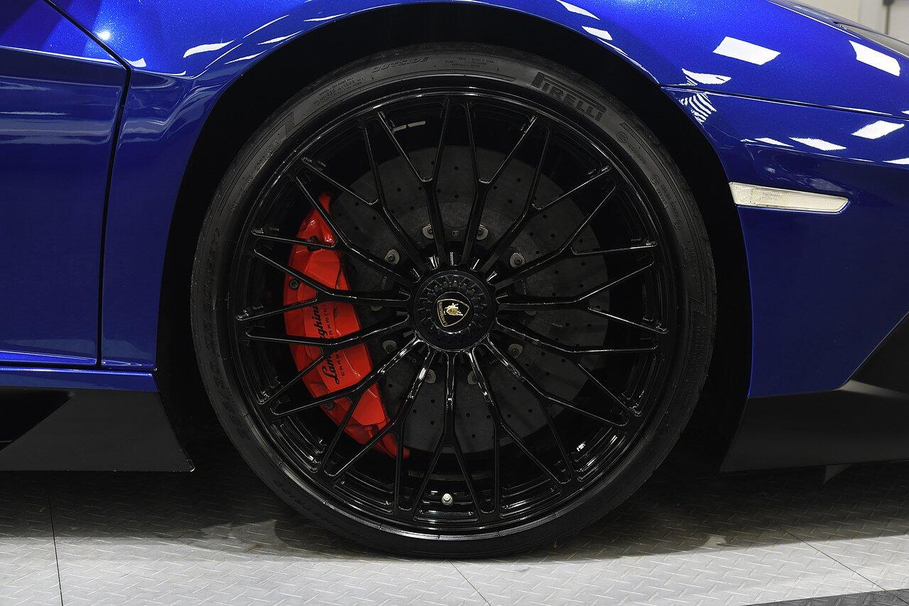 Lamborghini Aventador view 50