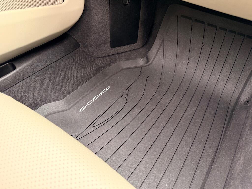 Porsche 911 view 53
