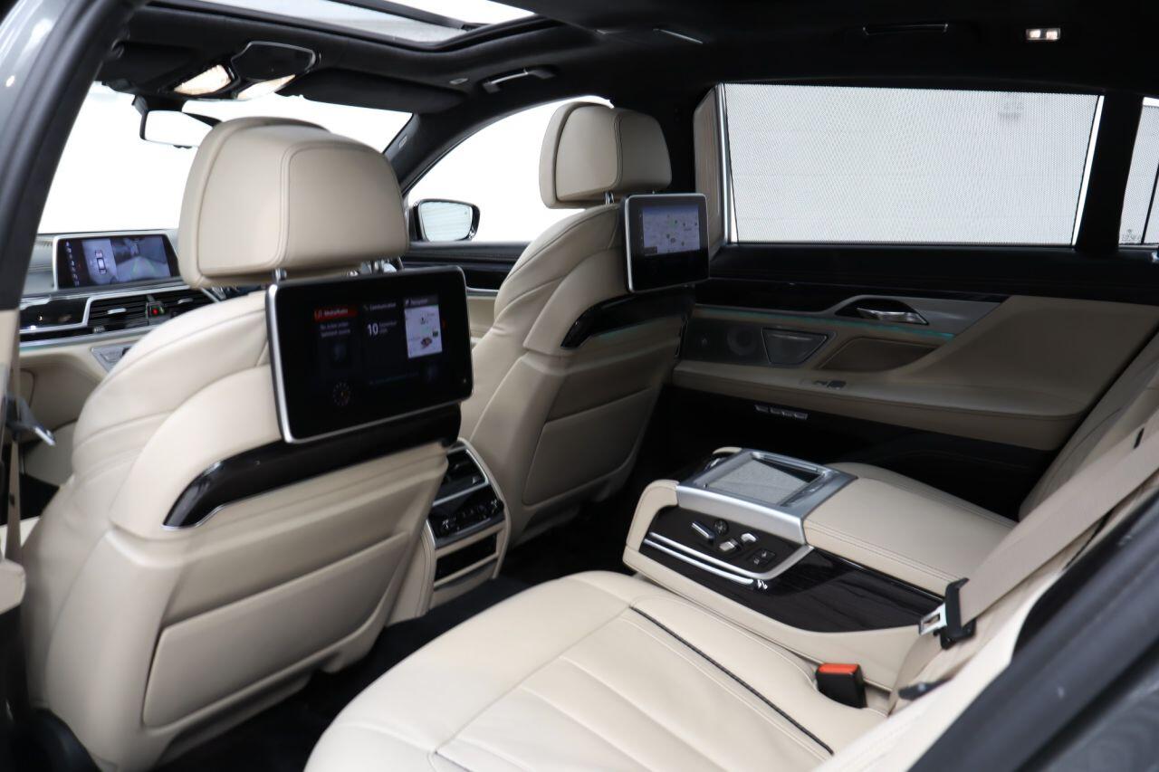 BMW 7 Series view 37
