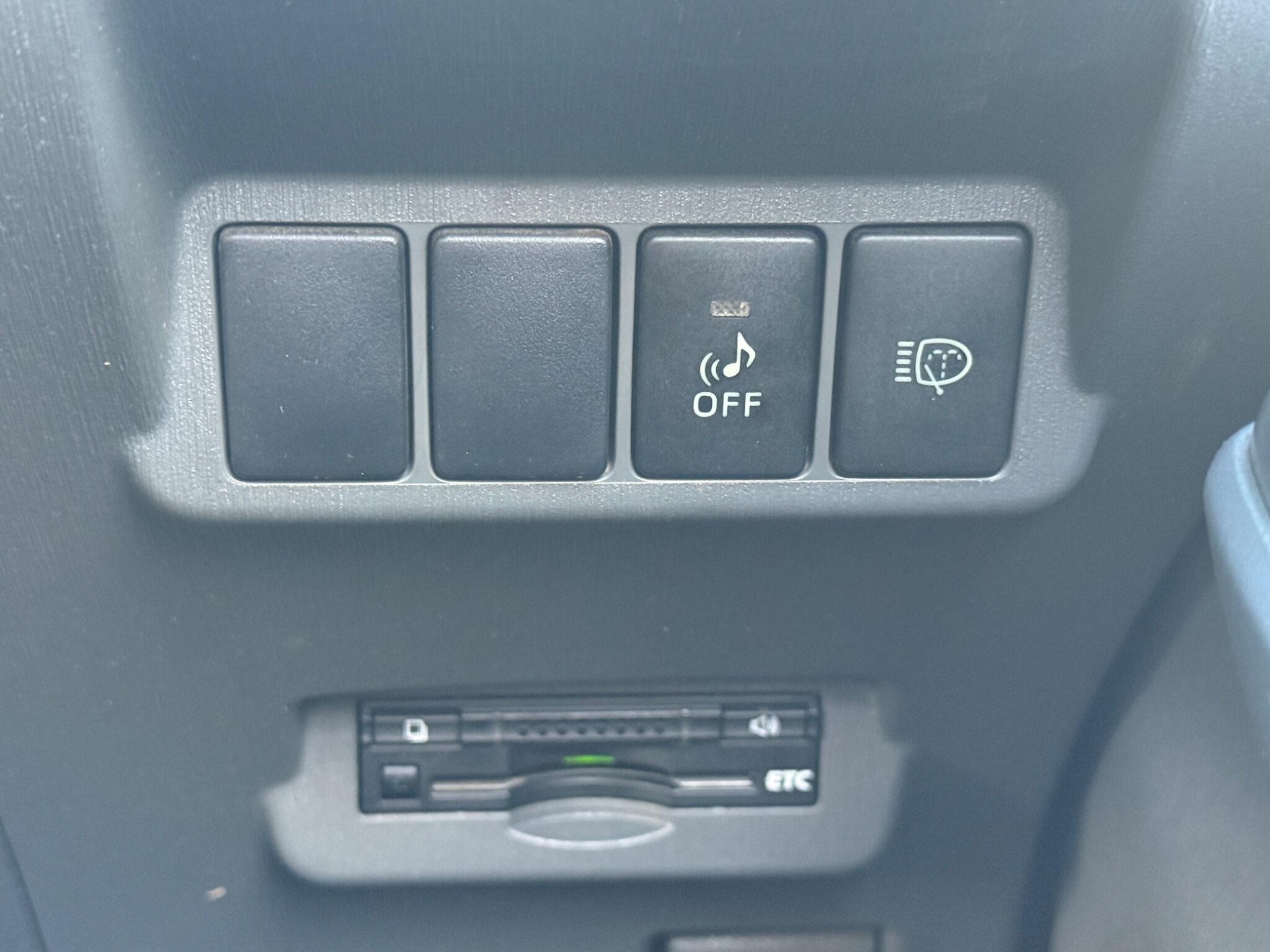 Toyota Prius+ - Image 73