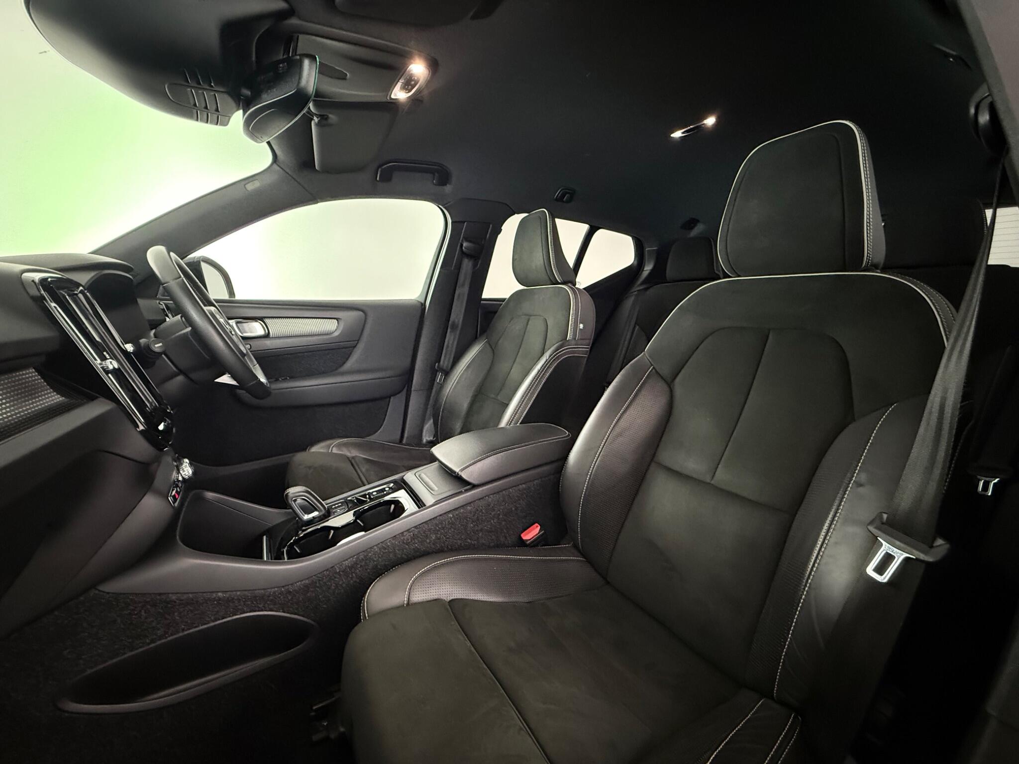 Volvo XC40 view 15
