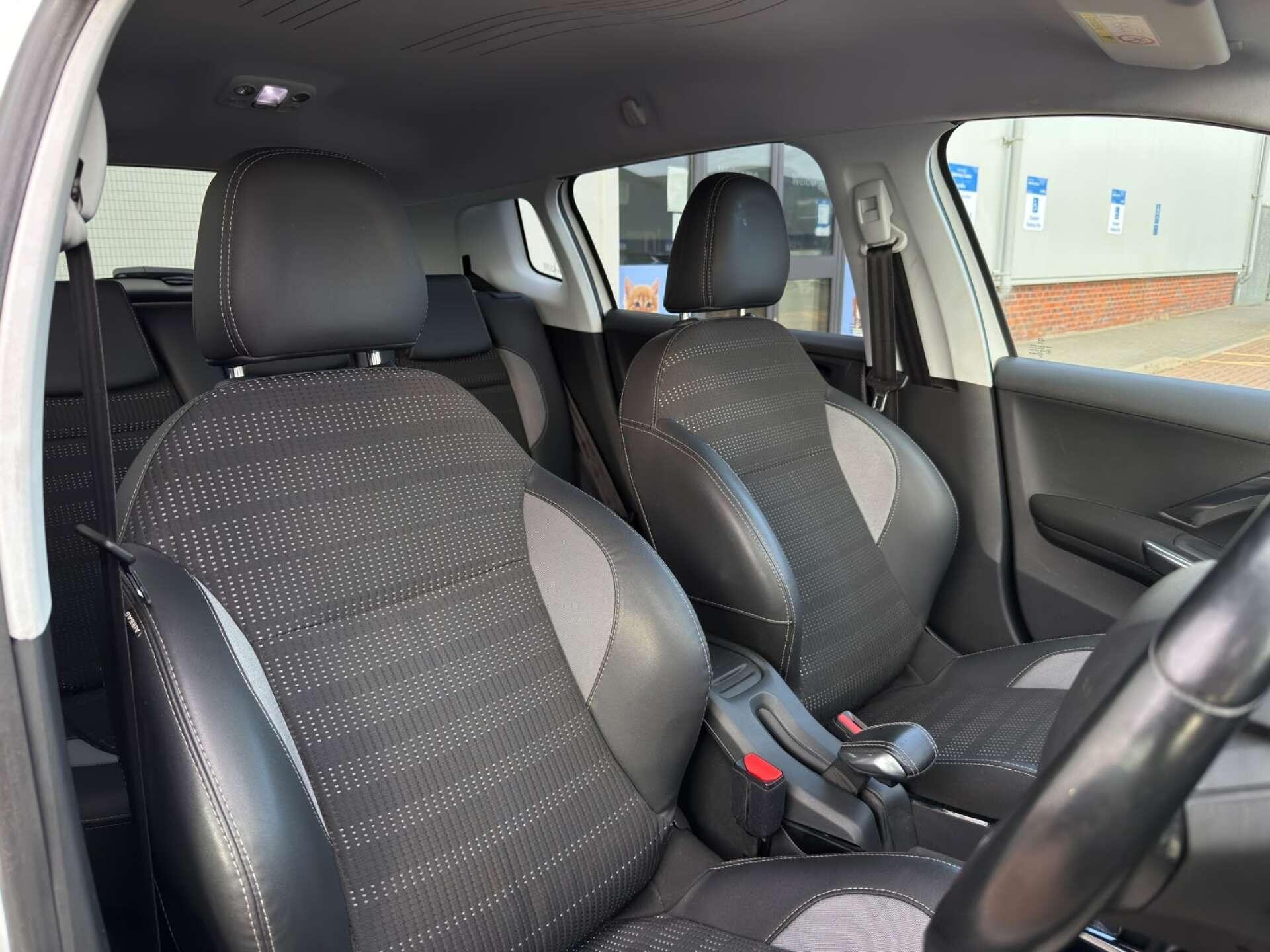Peugeot 2008 view 17
