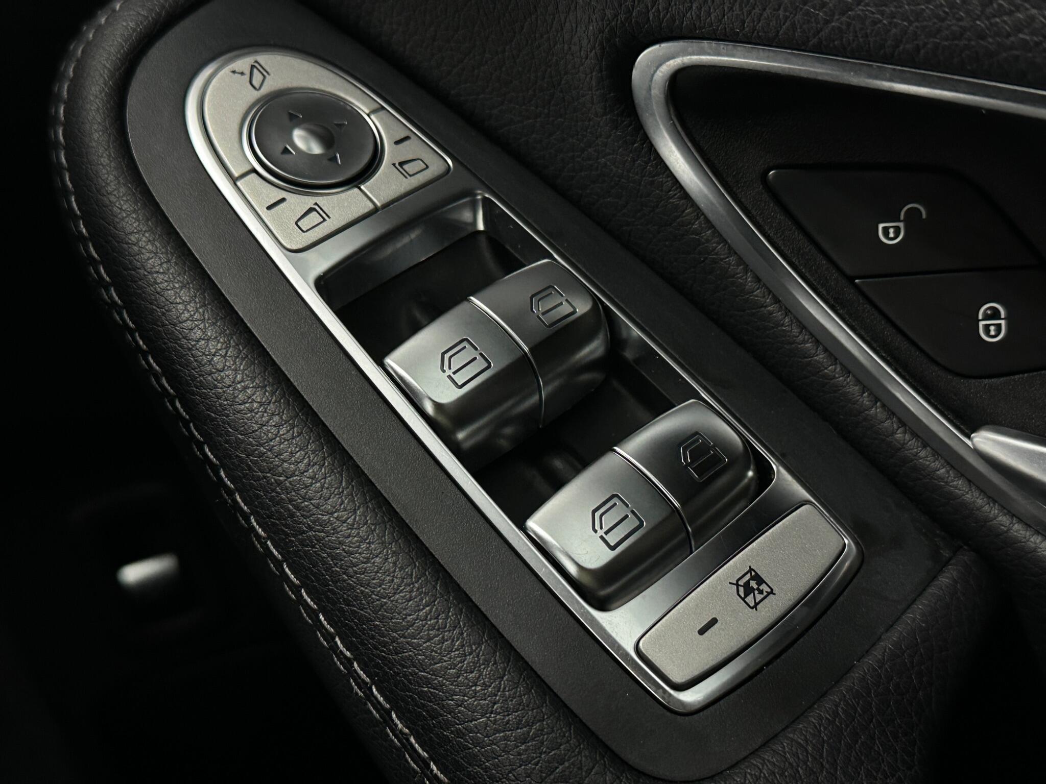 Mercedes-Benz C-Class view 19