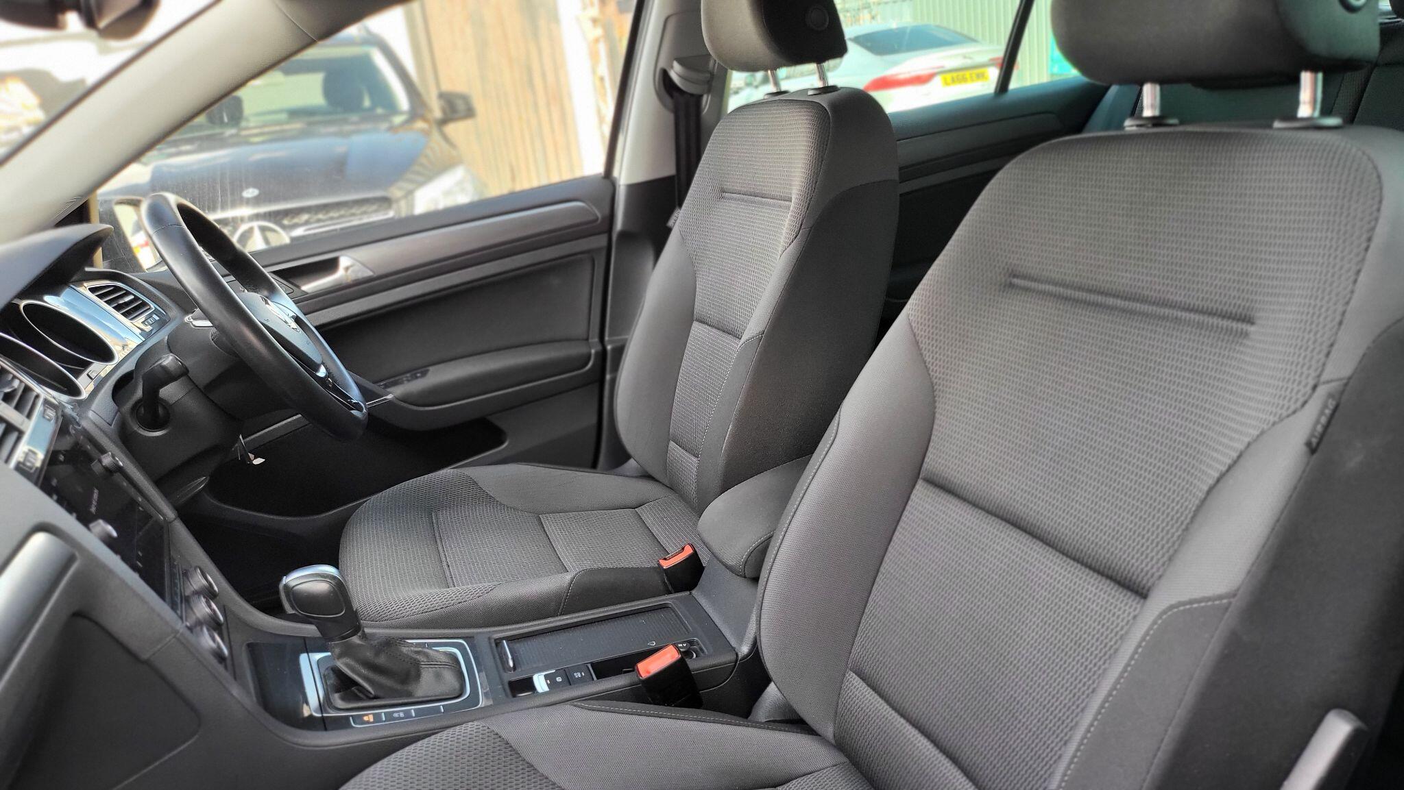 Volkswagen Golf view 27
