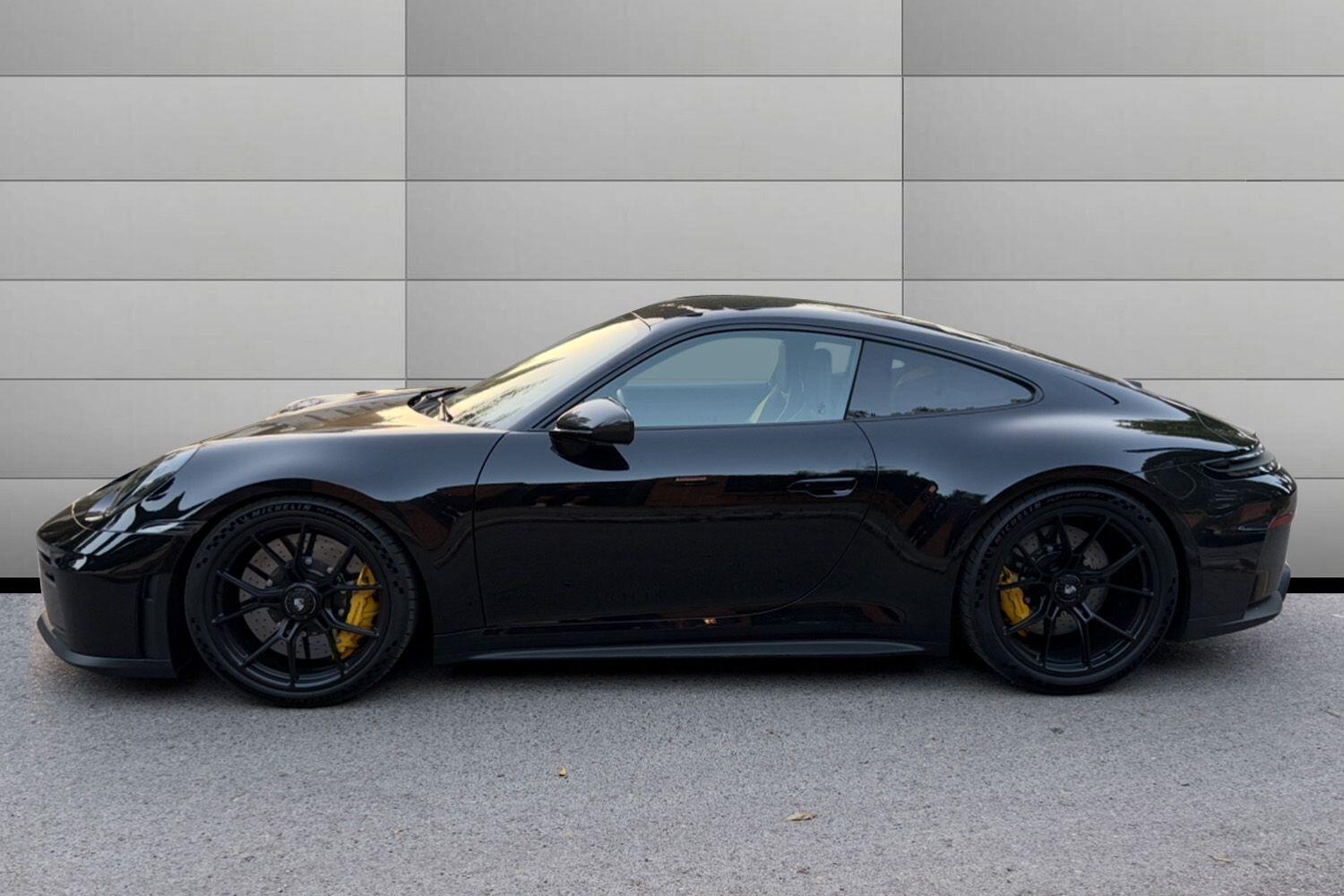 Porsche 911 view 3