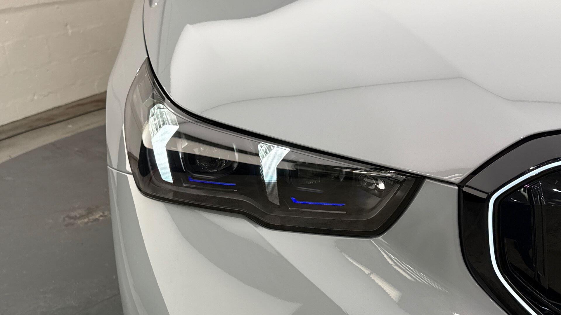 BMW 5 Series view 23
