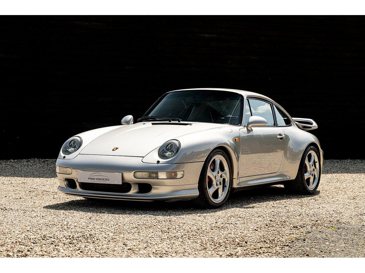 Porsche 911 view 5